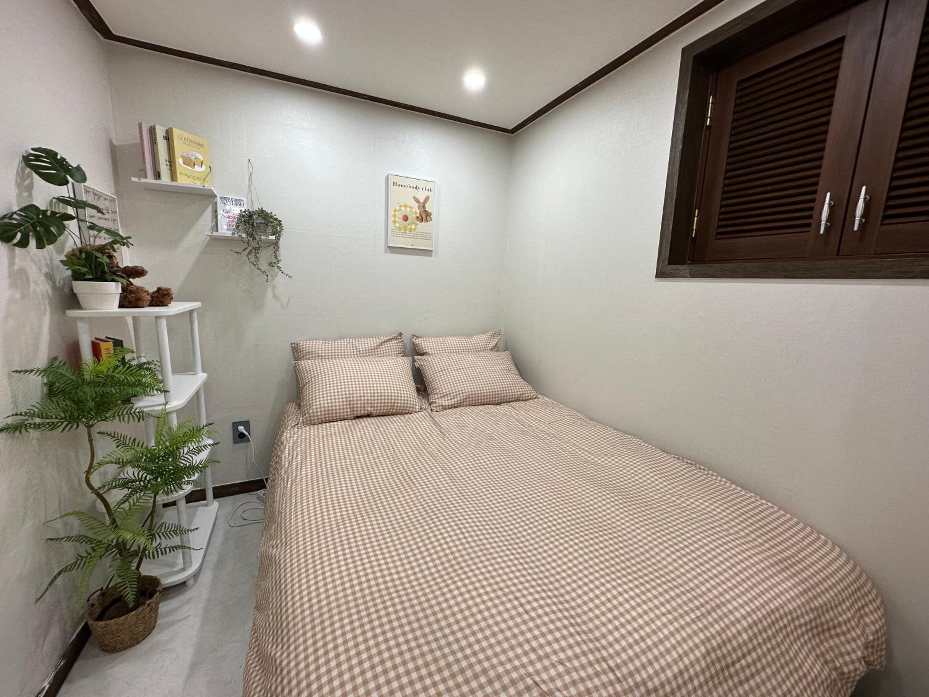 Queen Room - Photo 14