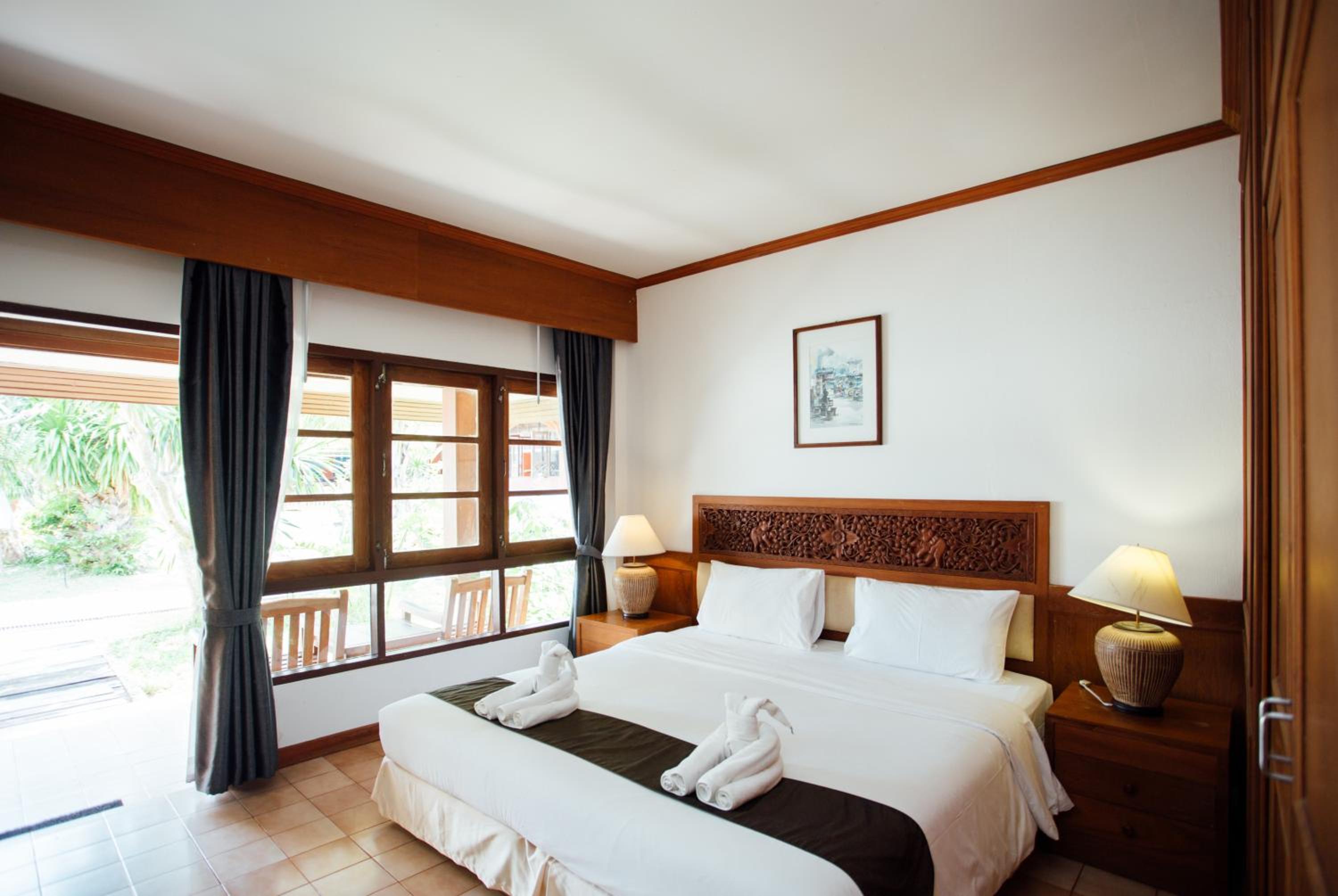 Superior Bungalow - Photo 1