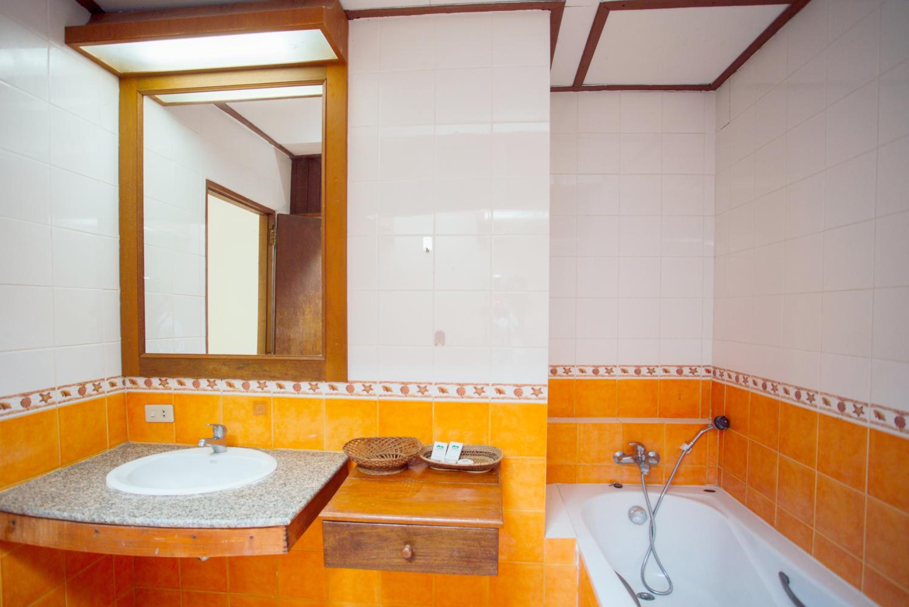 Superior Bungalow - Photo 9