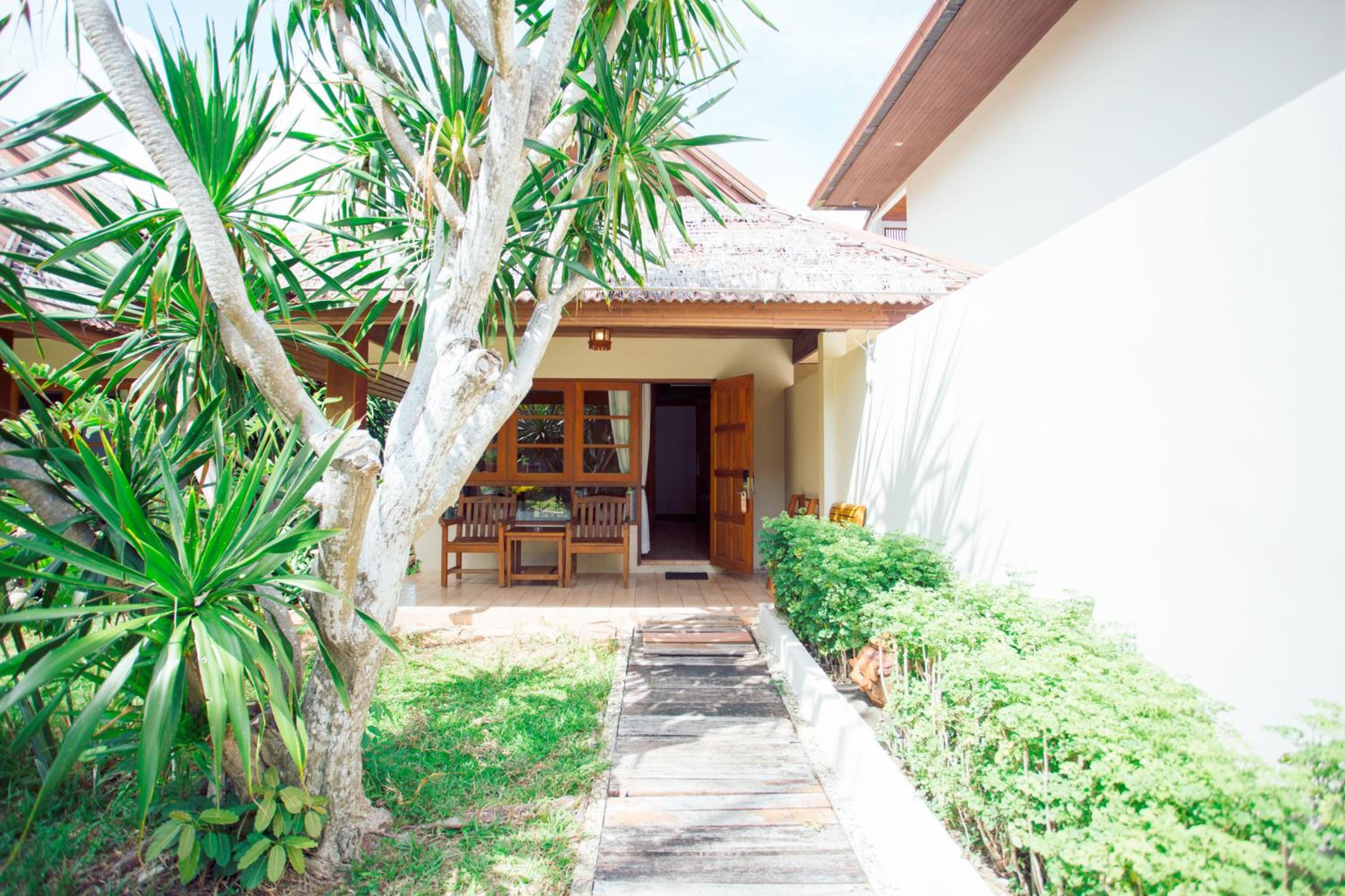 Superior Bungalow - Photo 4