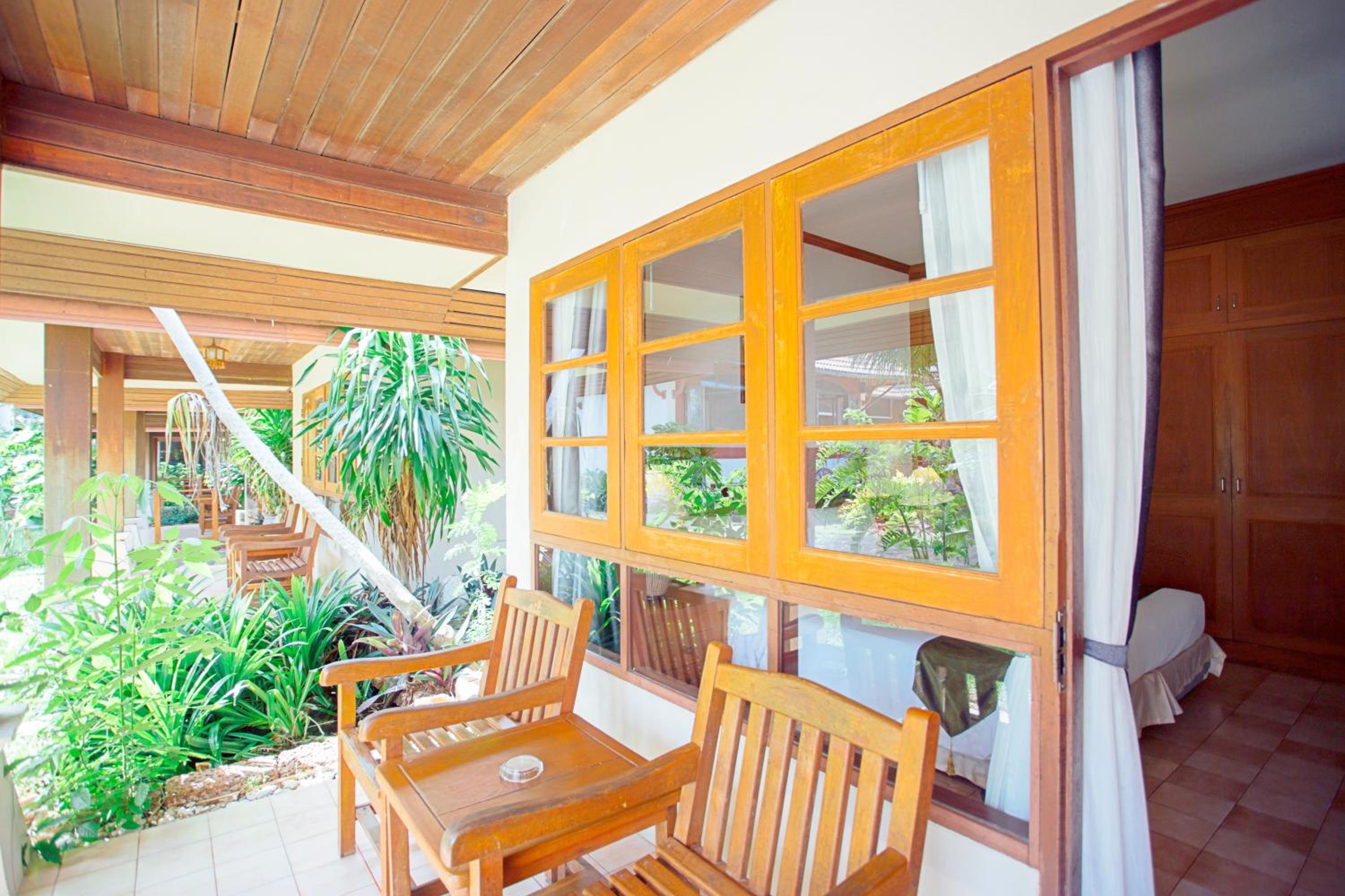 Superior Bungalow - Photo 3