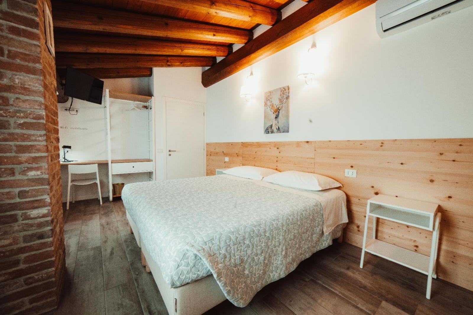 Double or Twin Room - Photo 4
