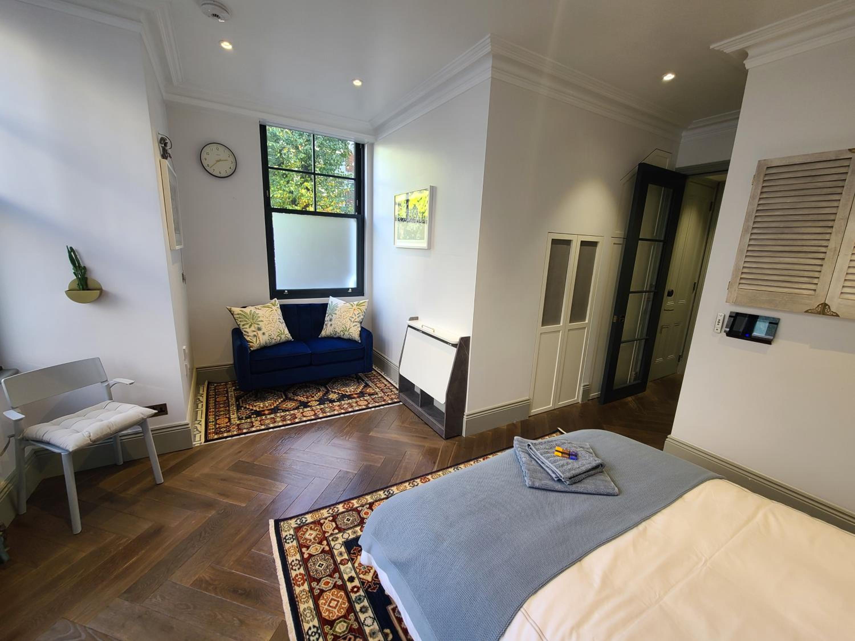 Deluxe Double Room with Shower photo 3