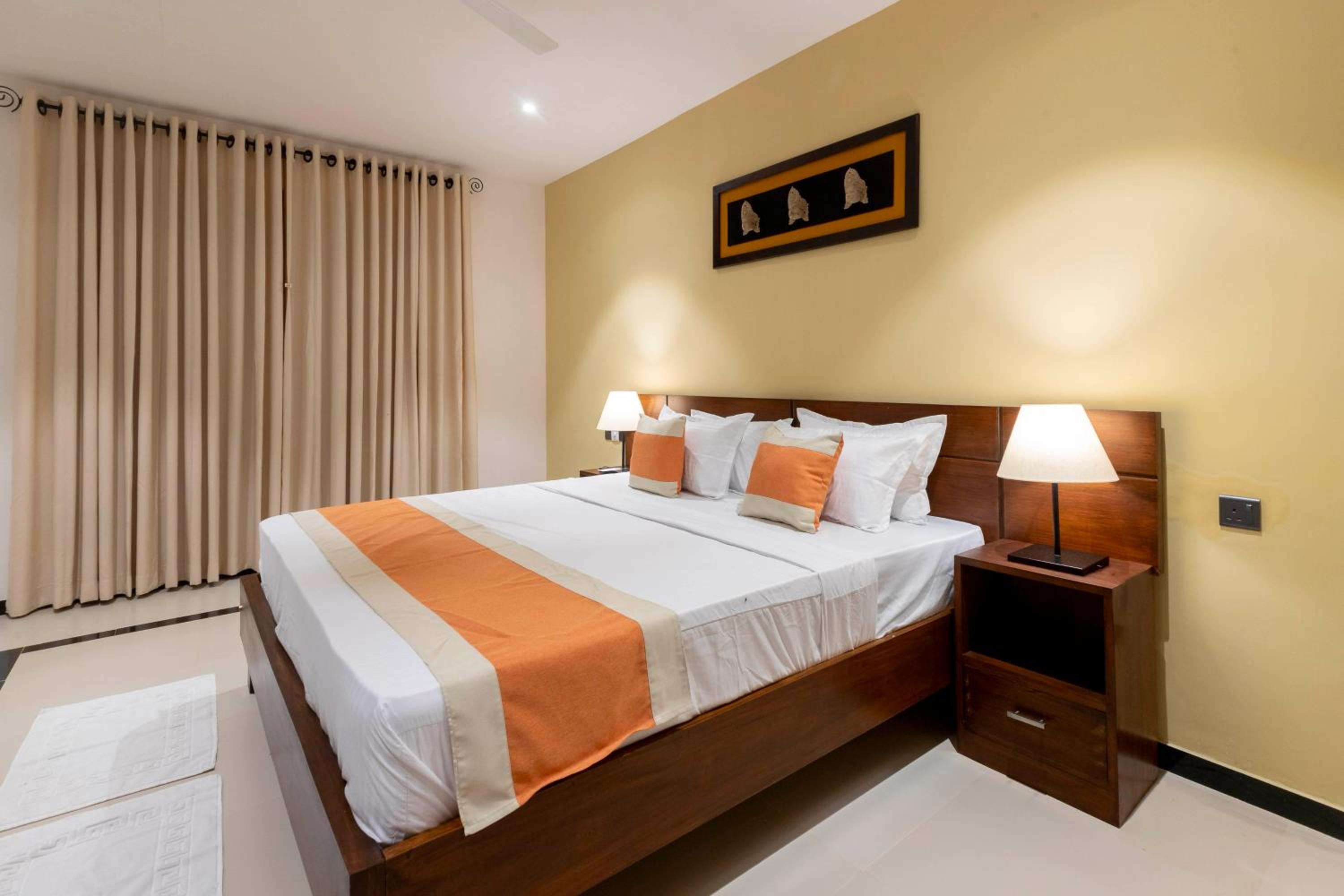 Deluxe King Room - Photo 5