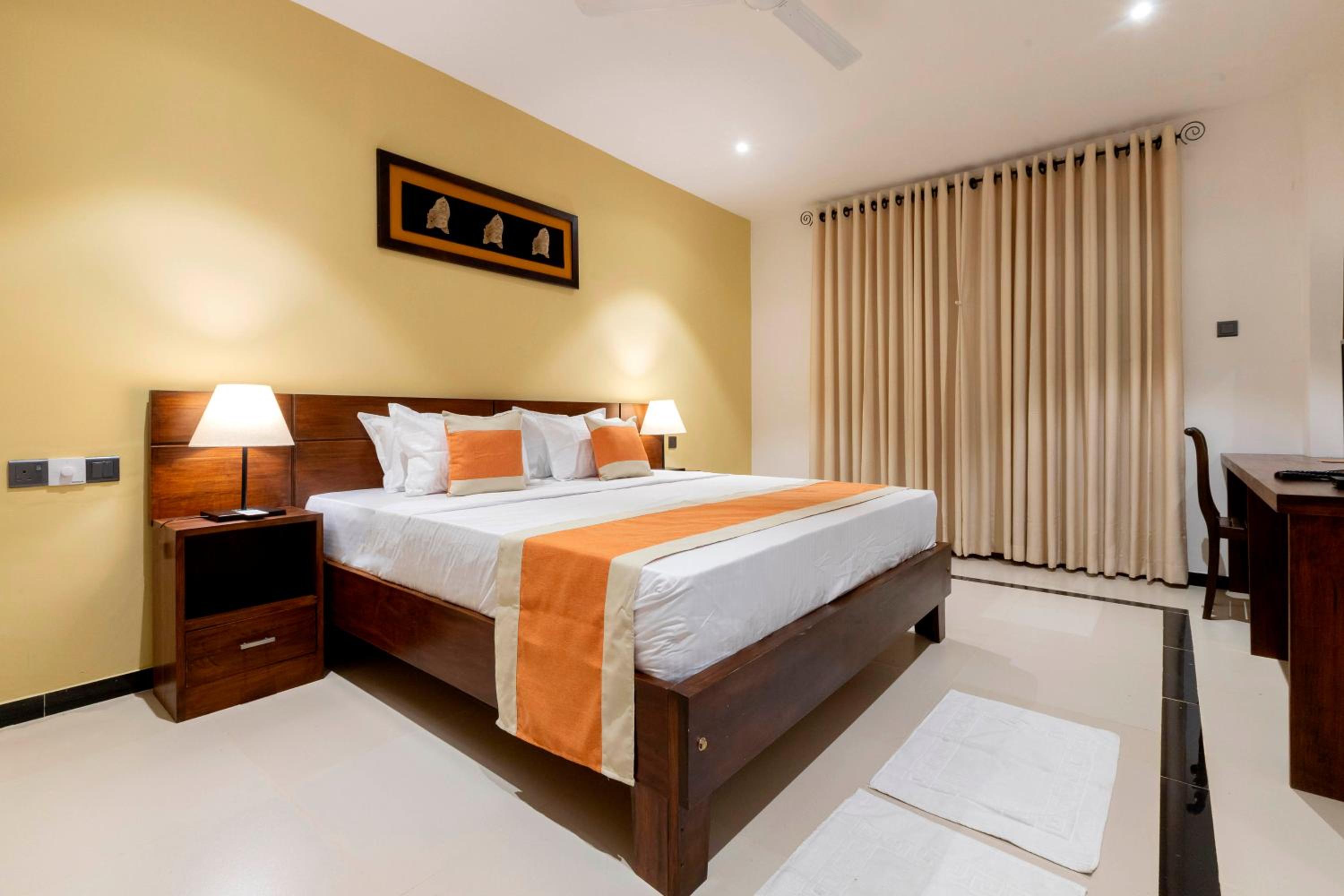 Deluxe King Room - Photo 1