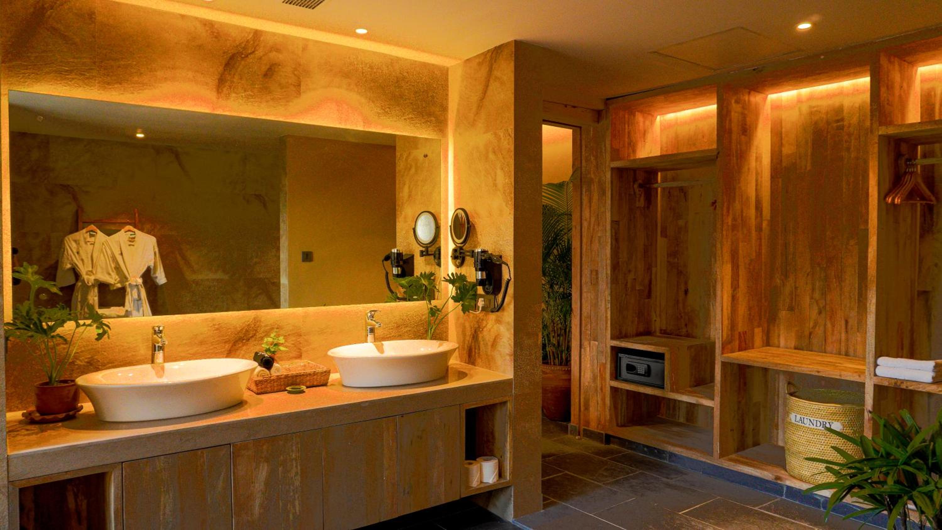 Suite - Photo 2