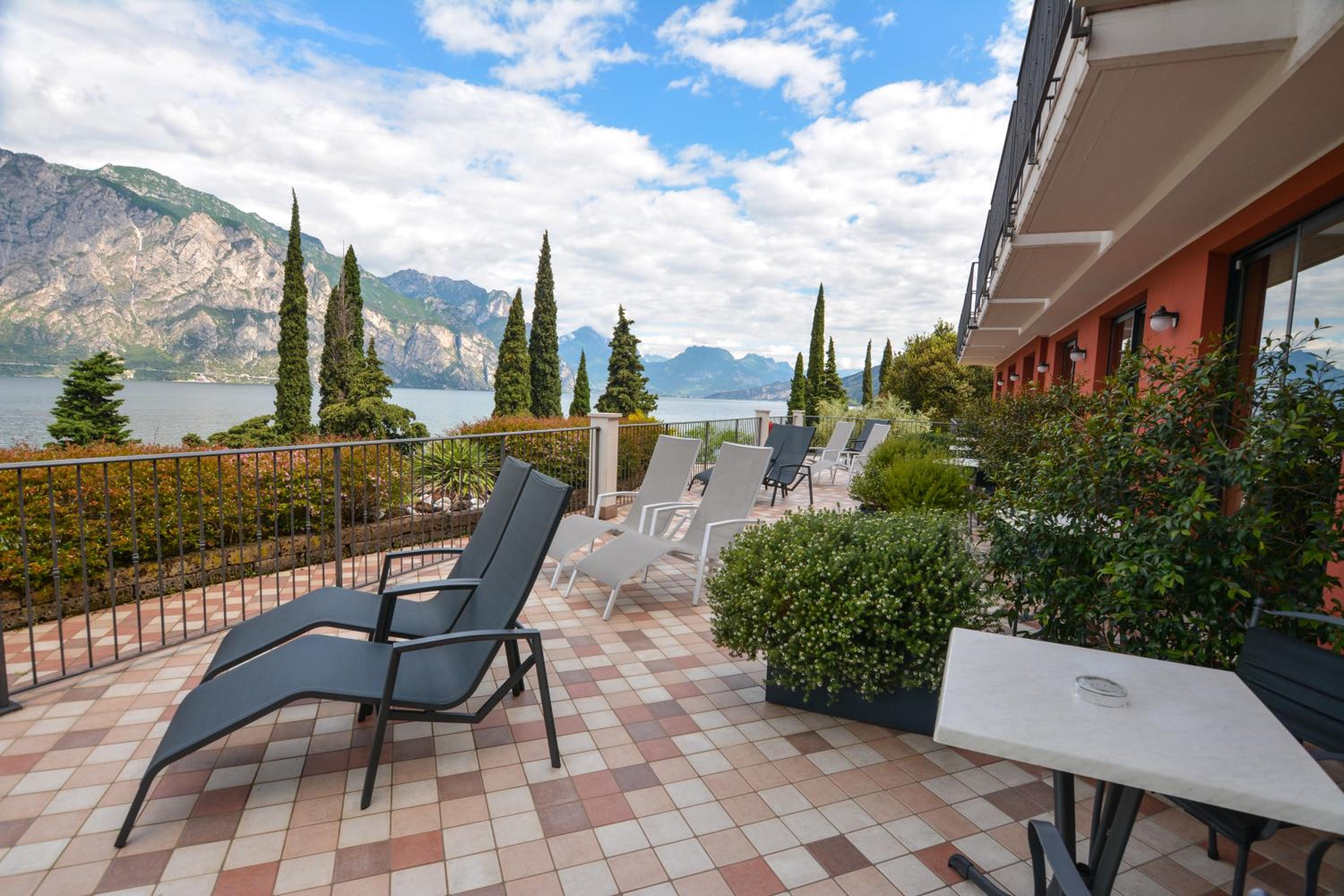 Lifestyle Double Room with Terrace and Lake View - Photo 11