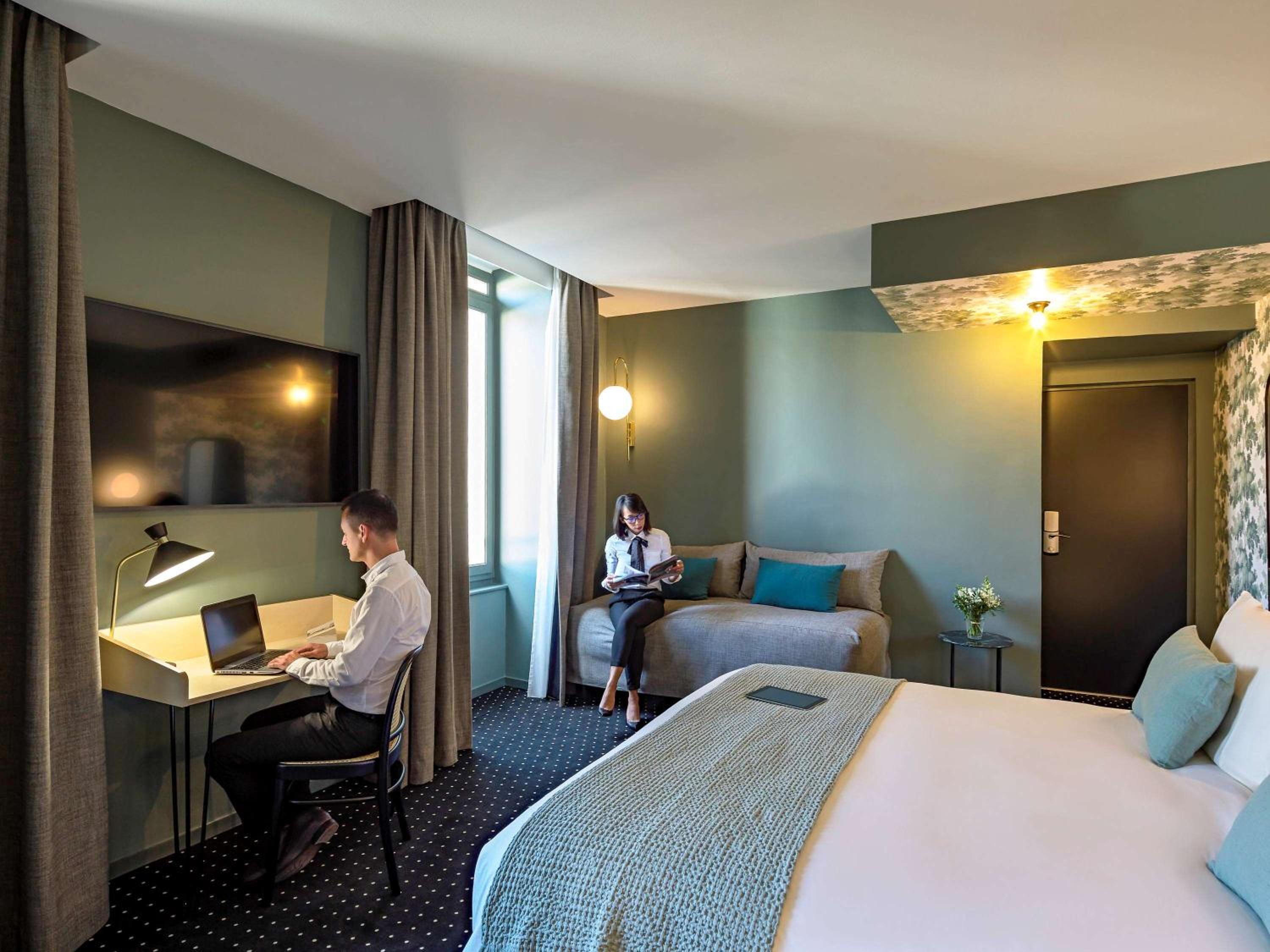 Superior Room with One Double Bed and Sofa Bed - Photo 9
