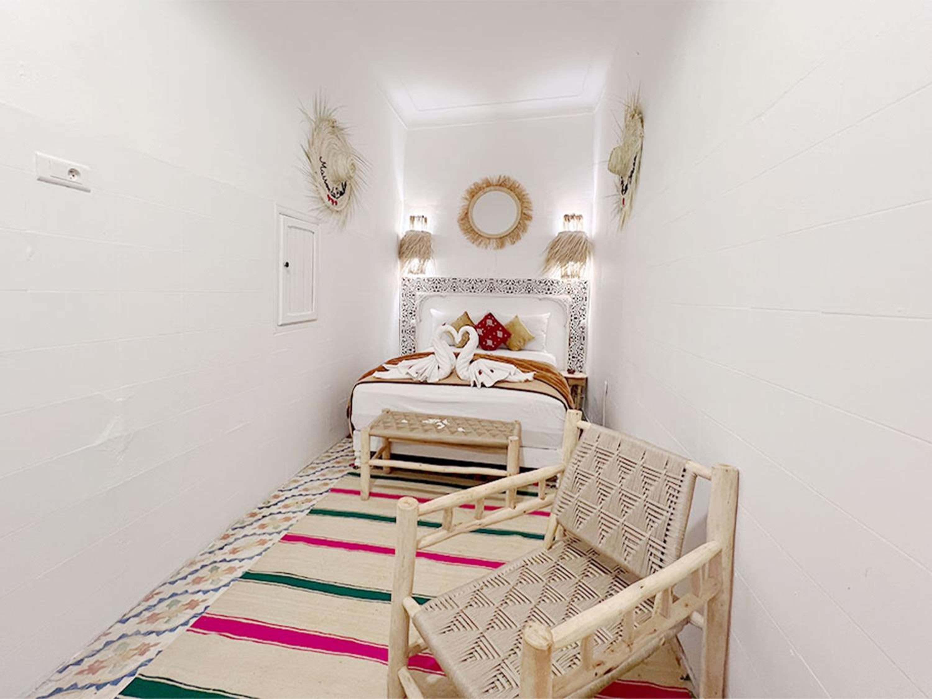 Double Room - Photo 16