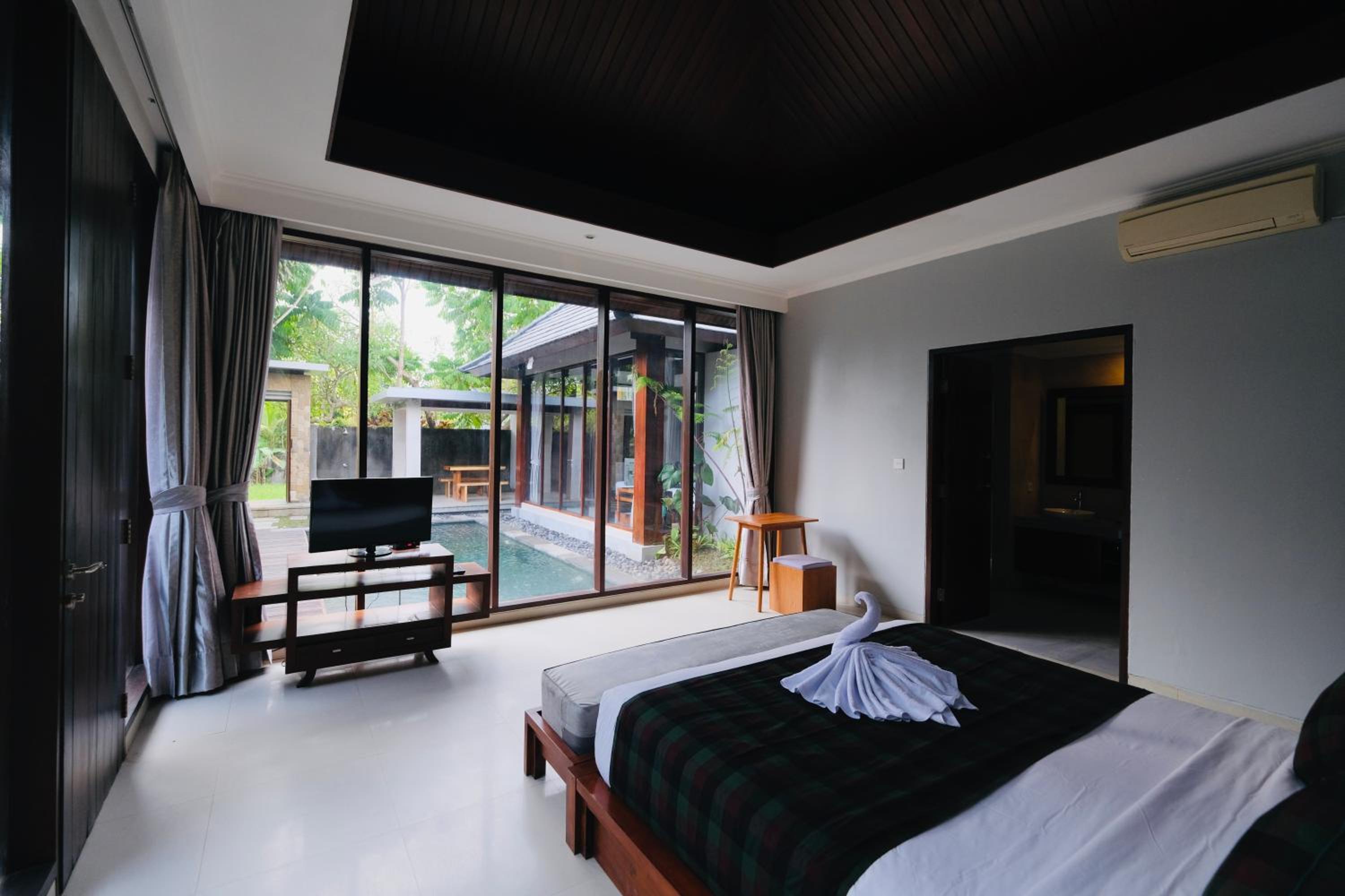 Two-Bedroom Villa - Photo 22