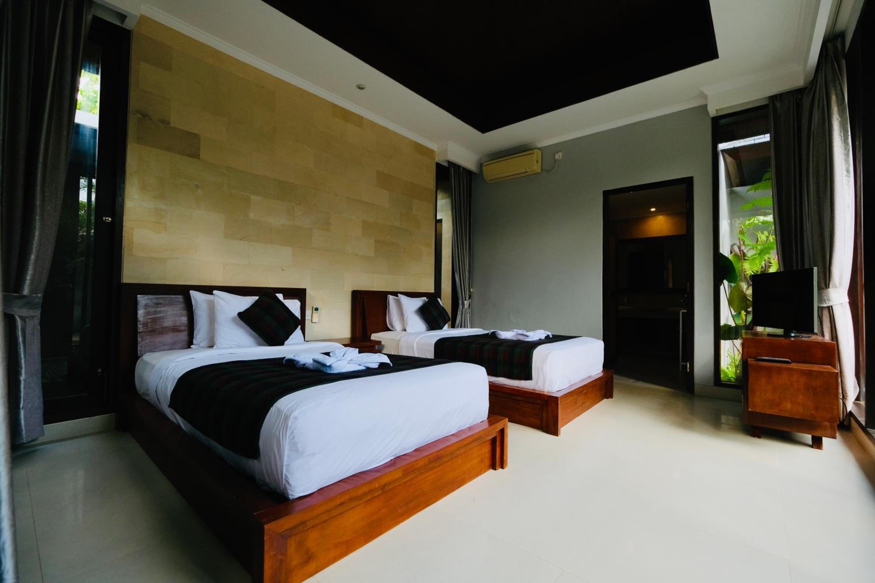 Two-Bedroom Villa - Photo 21