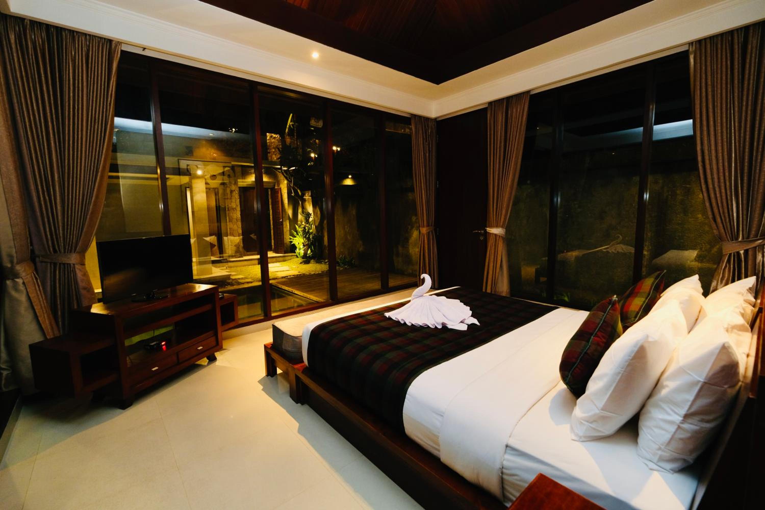 Two-Bedroom Villa - Photo 8