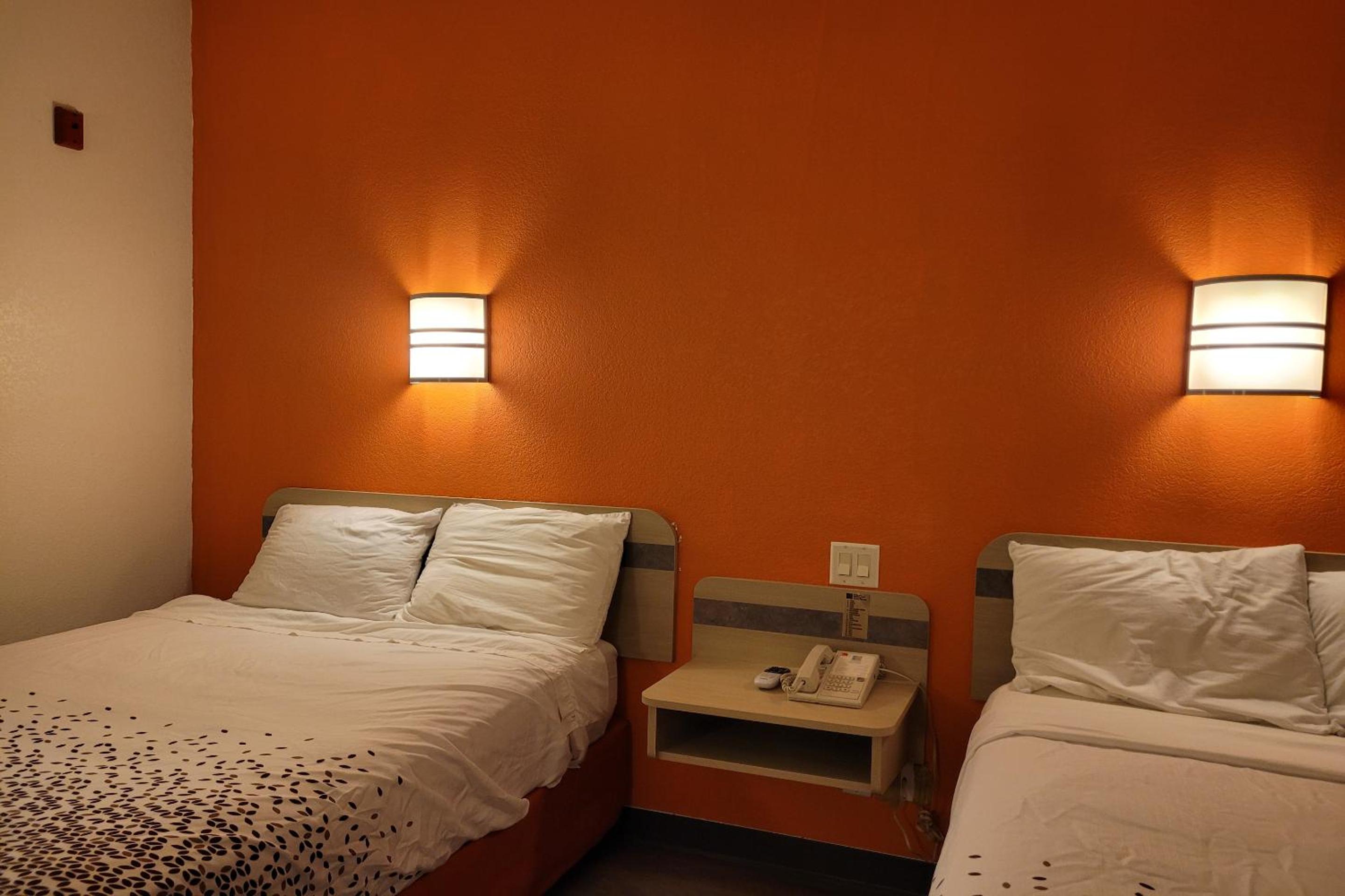 2 Full Beds Non-Smoking - Photo 25