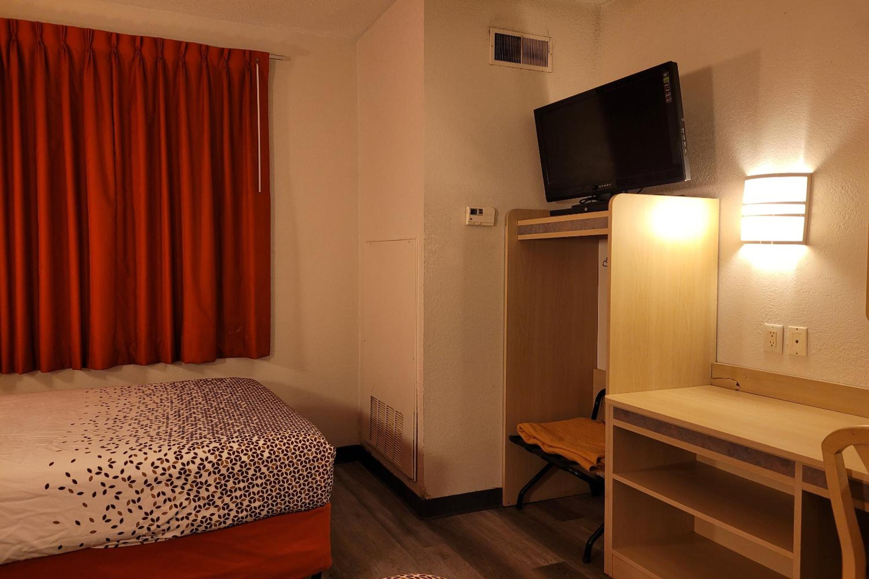 2 Full Beds Non-Smoking - Photo 6