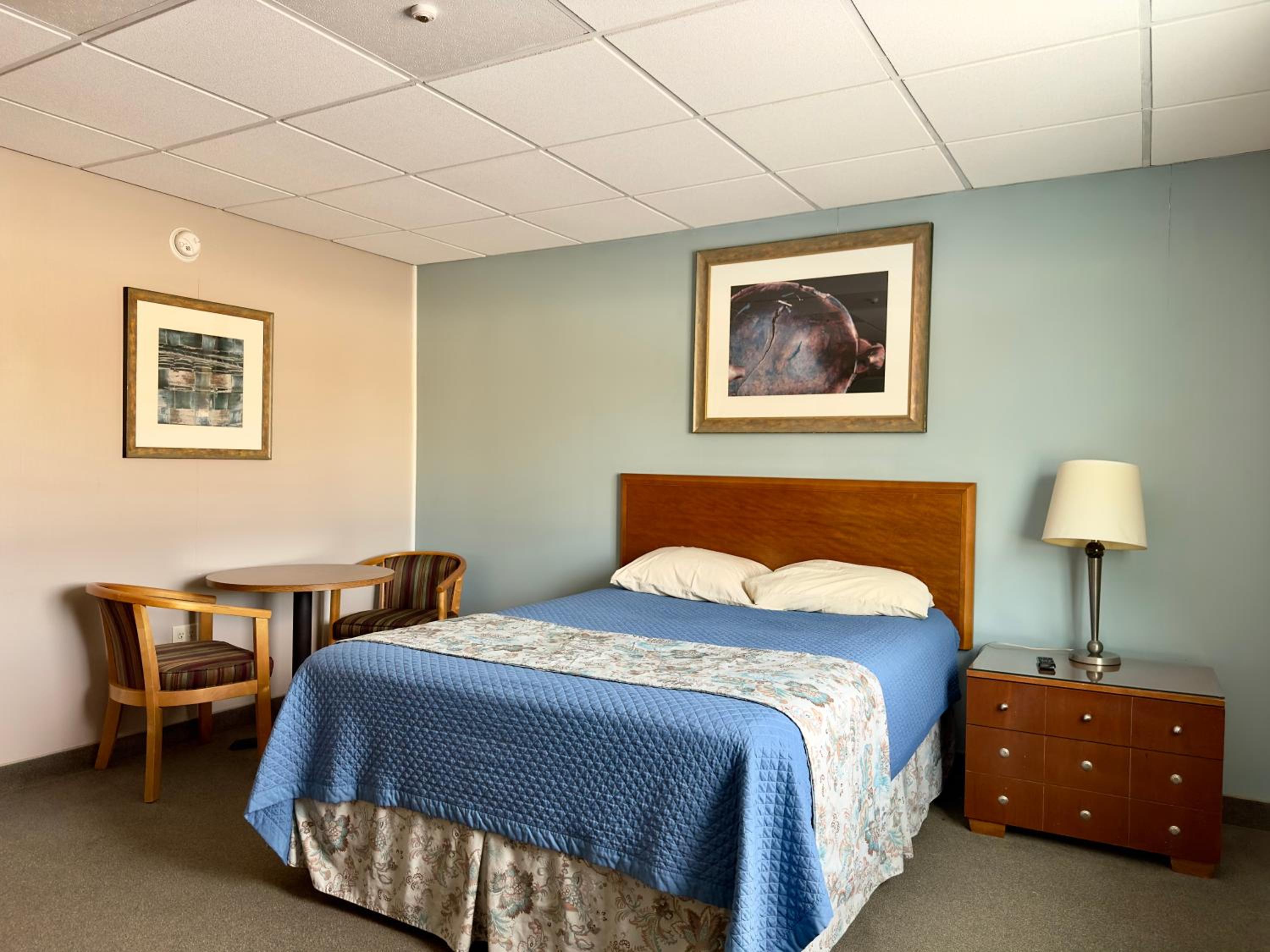 Queen Room photo 1