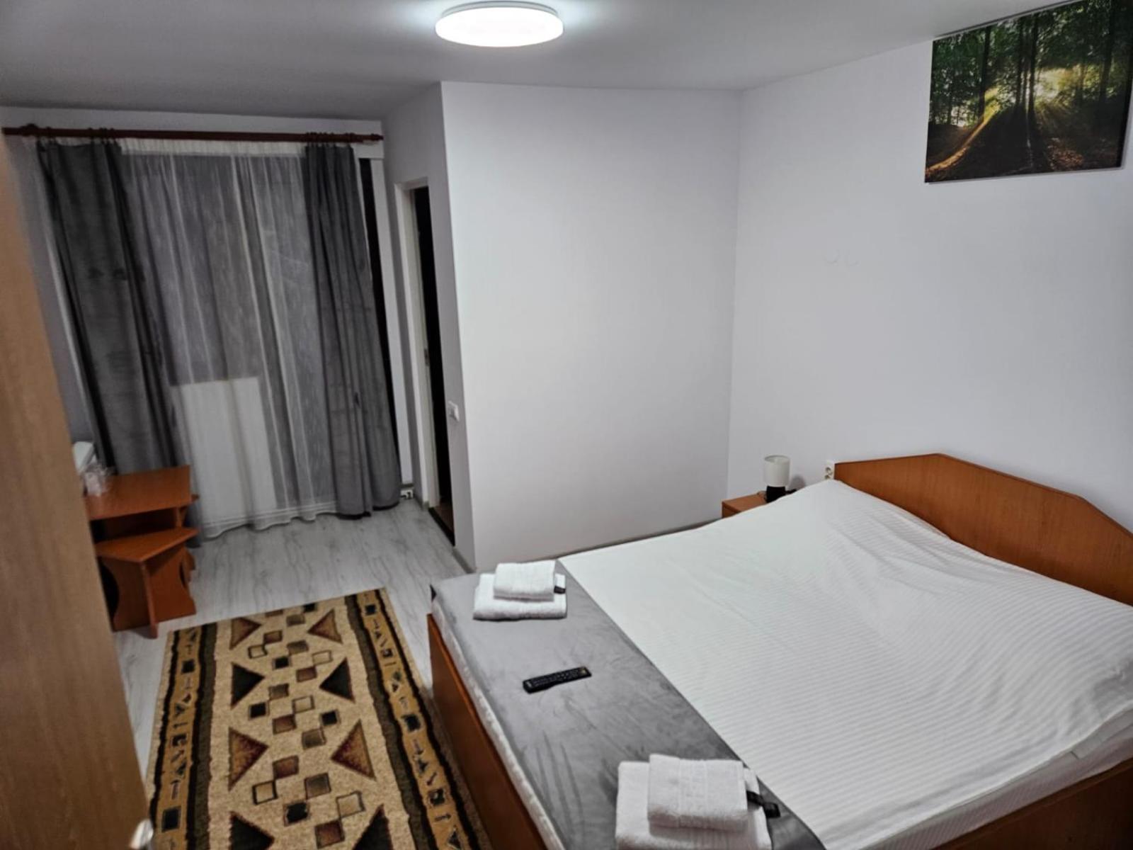 Standard King Room - Photo 12