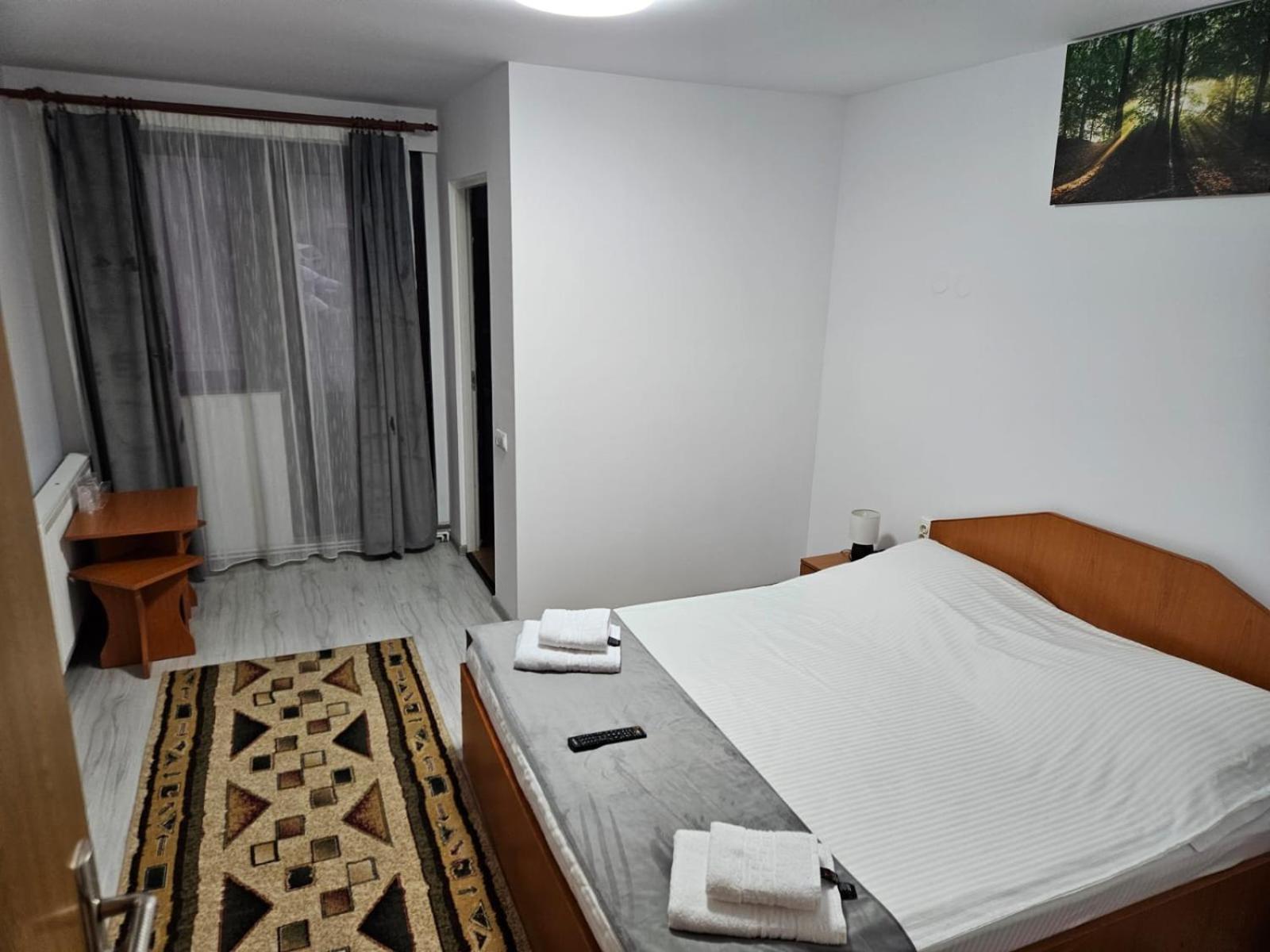 Standard King Room - Photo 10