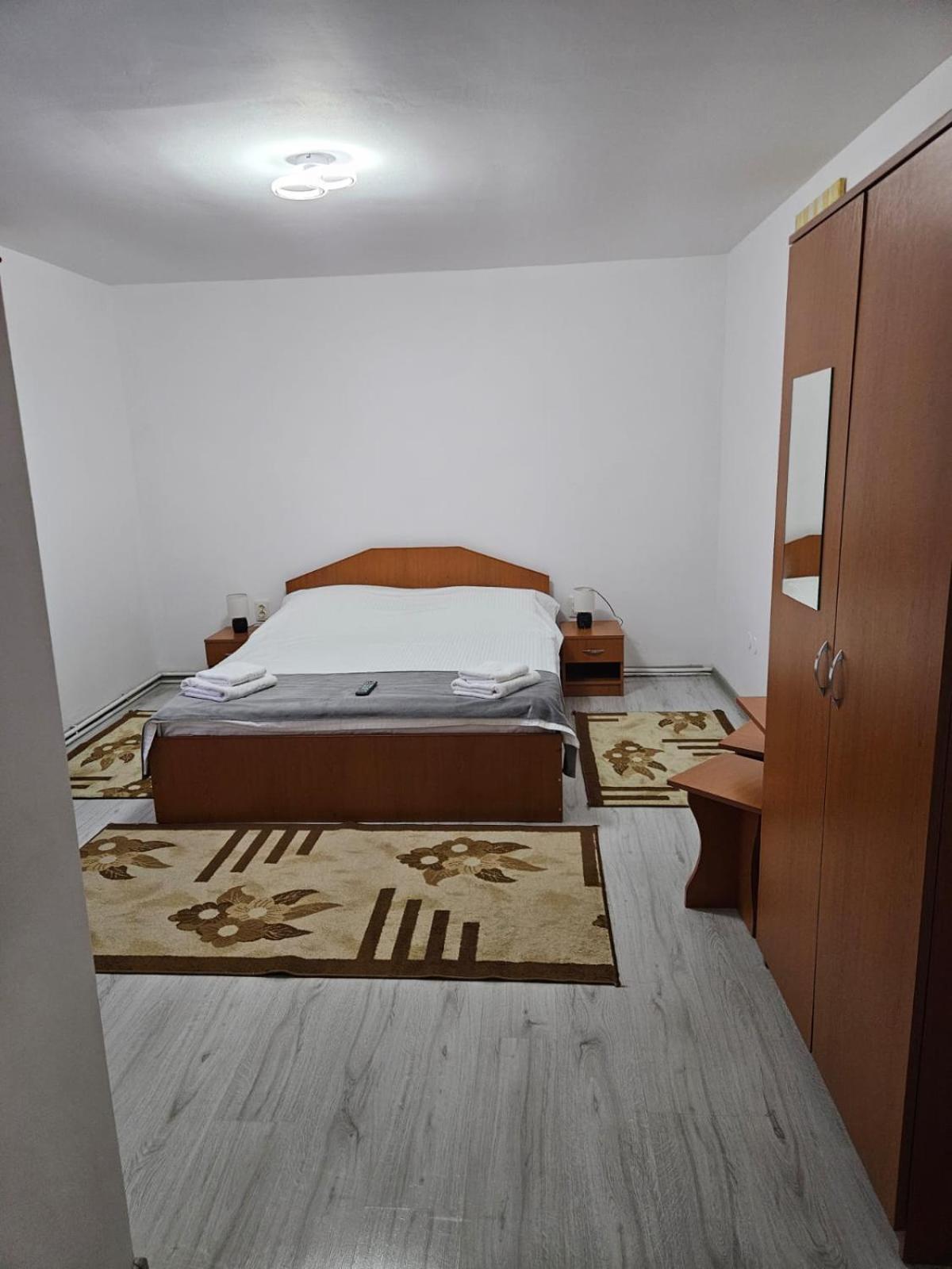Standard King Room - Photo 7