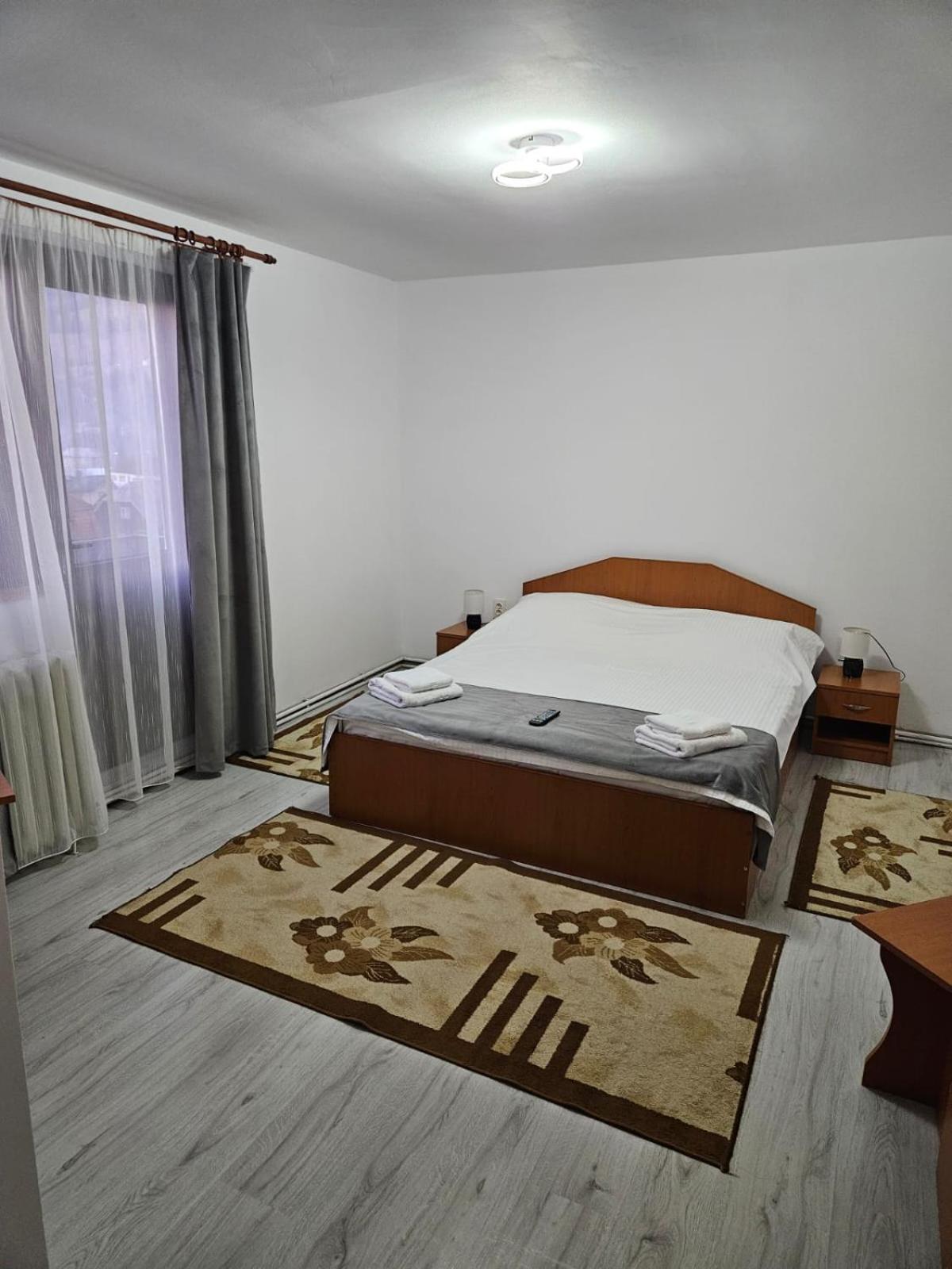 Standard King Room - Photo 15
