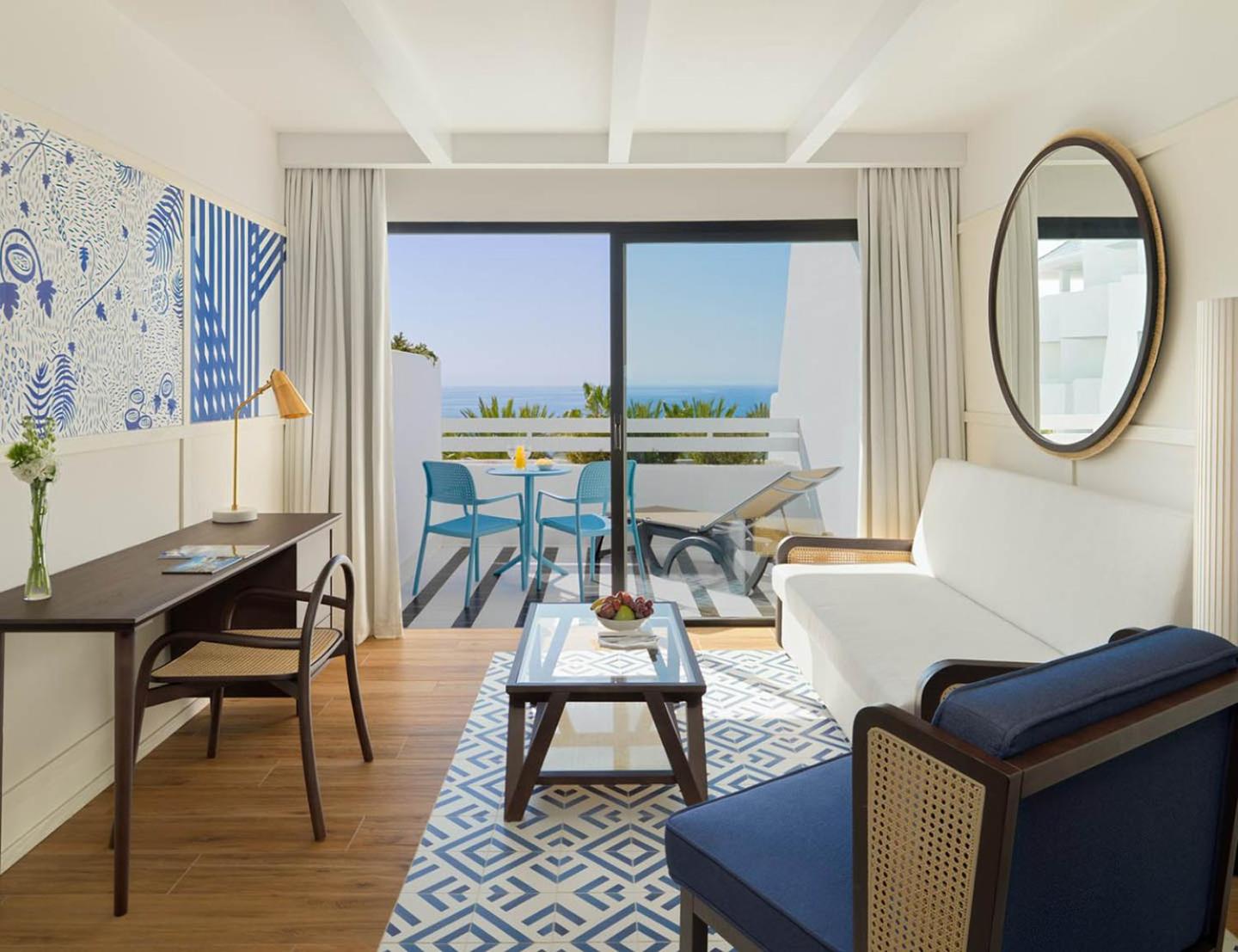 Junior Suite Ocean  (3 Adults + 1 Child) photo 3