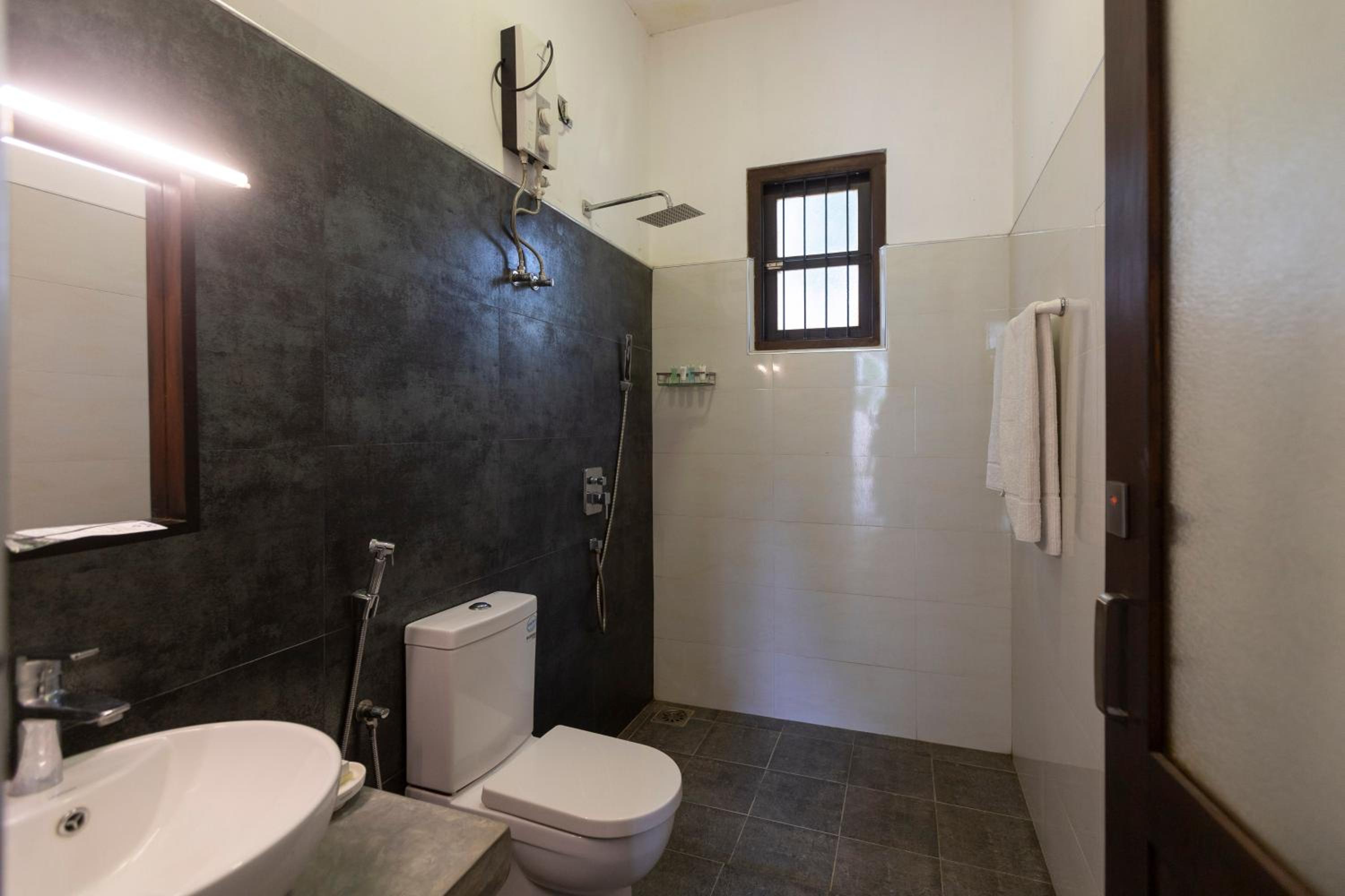 Deluxe Double Room - Photo 8