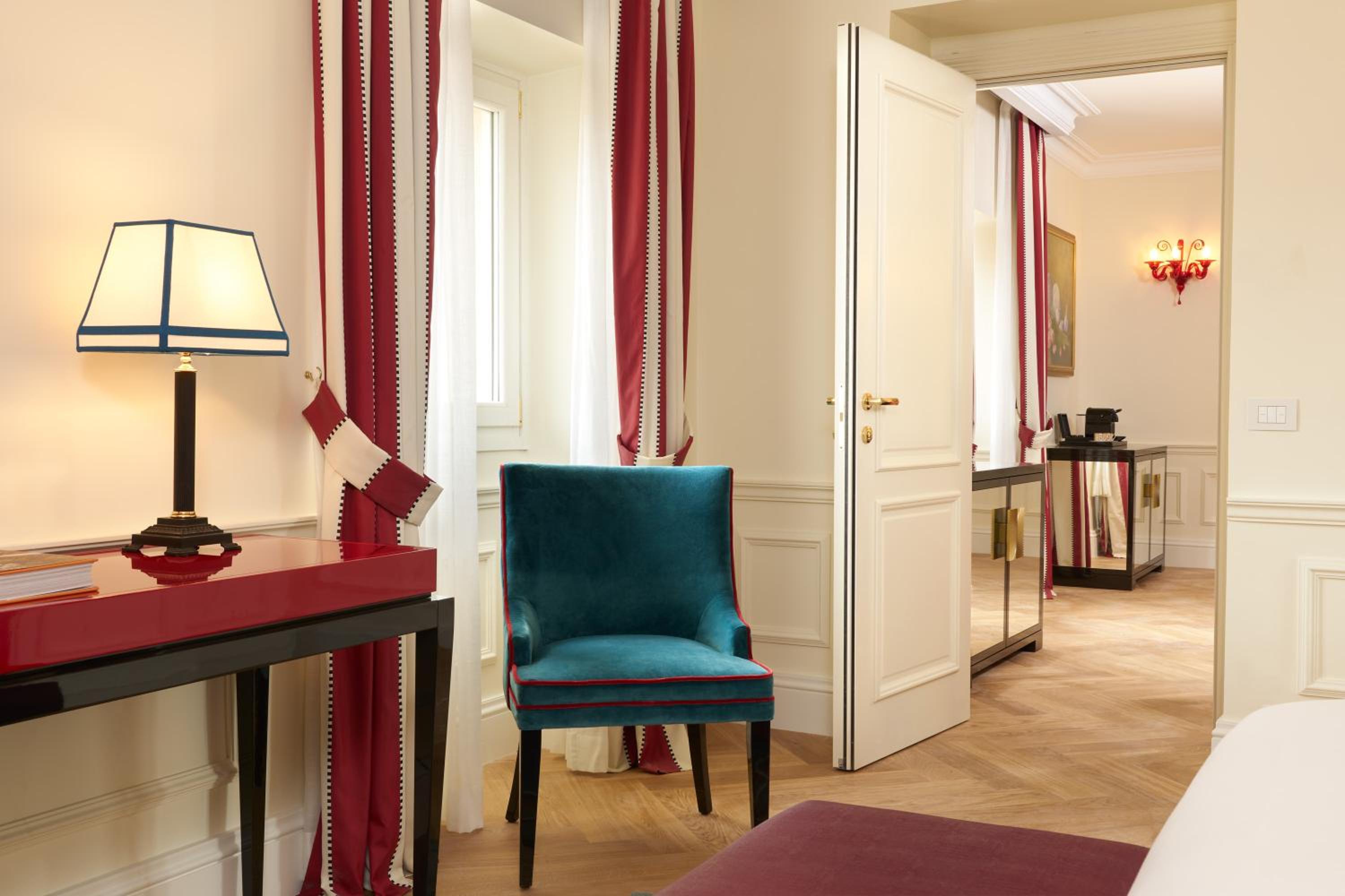 Suite (Non Smoking) - Photo 7