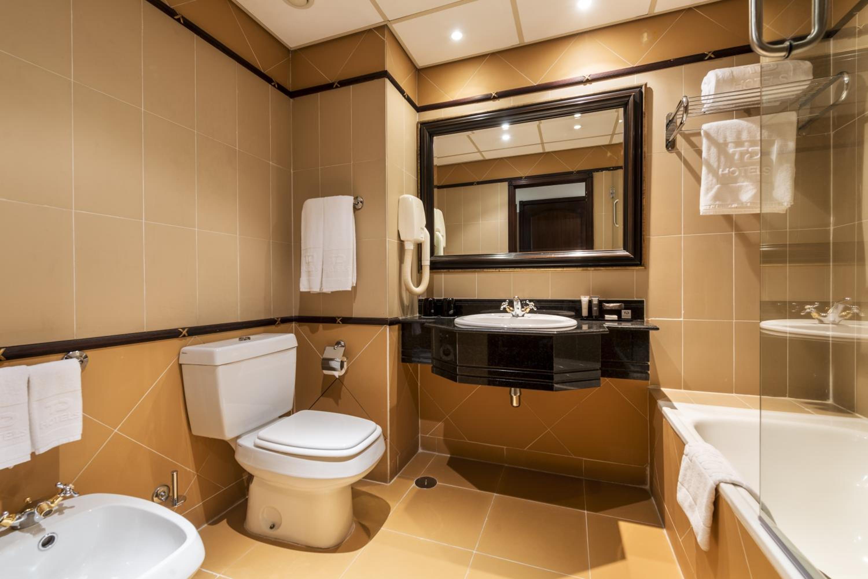 Standard Twin Room photo 2