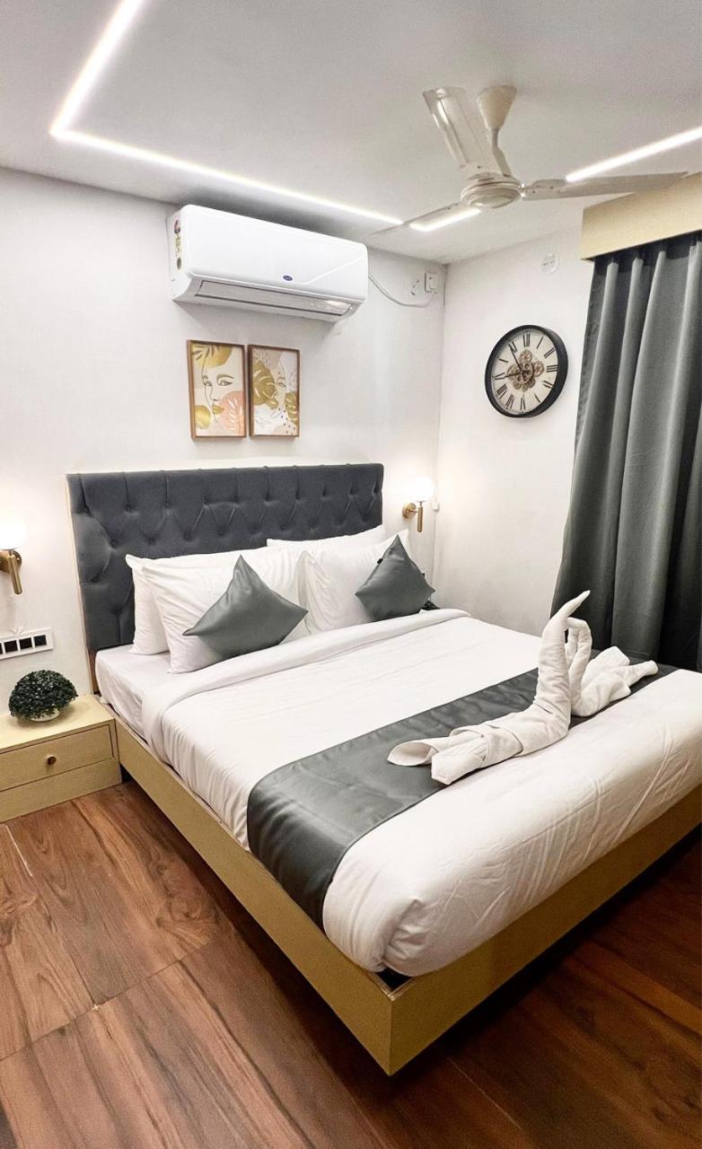 Suite - Photo 1