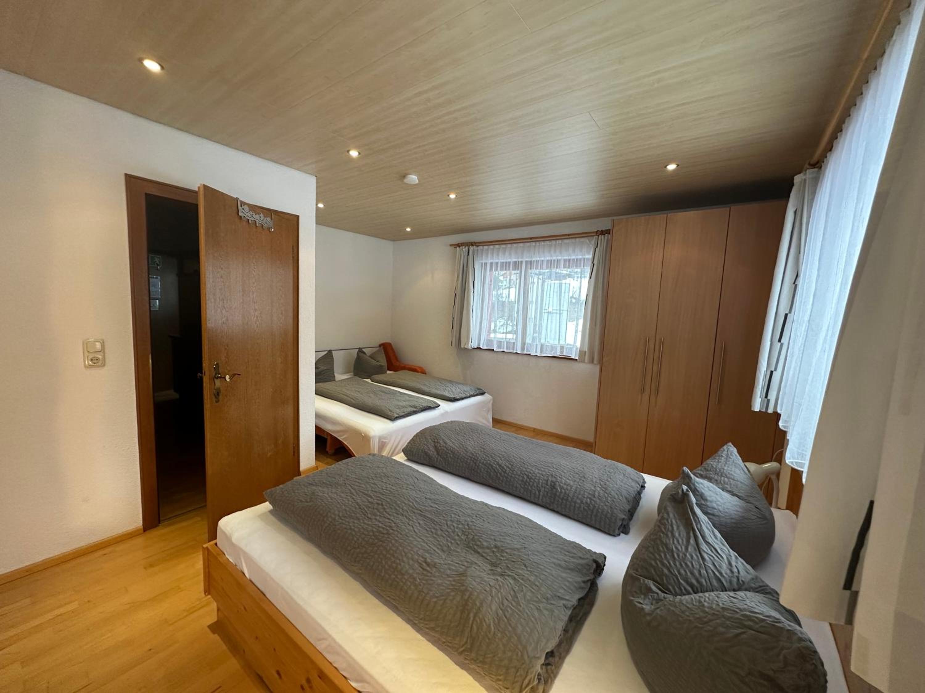 One-Bedroom Apartment (2-4 Adults) with Balcony