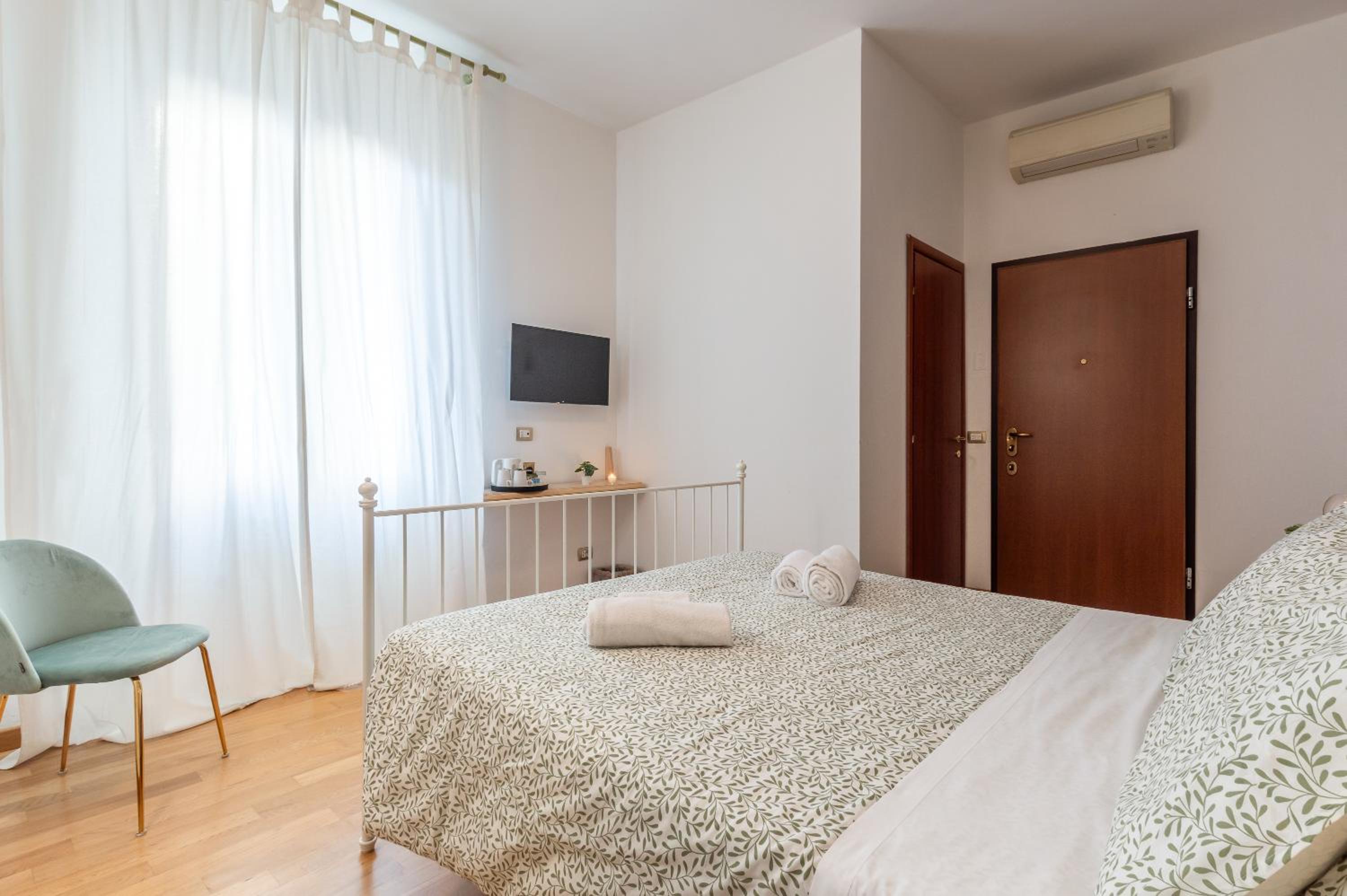 Double Room with Balcony photo 3