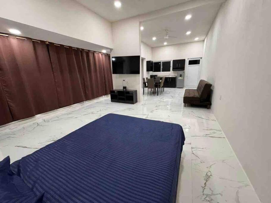One-Bedroom Apartment photo 1