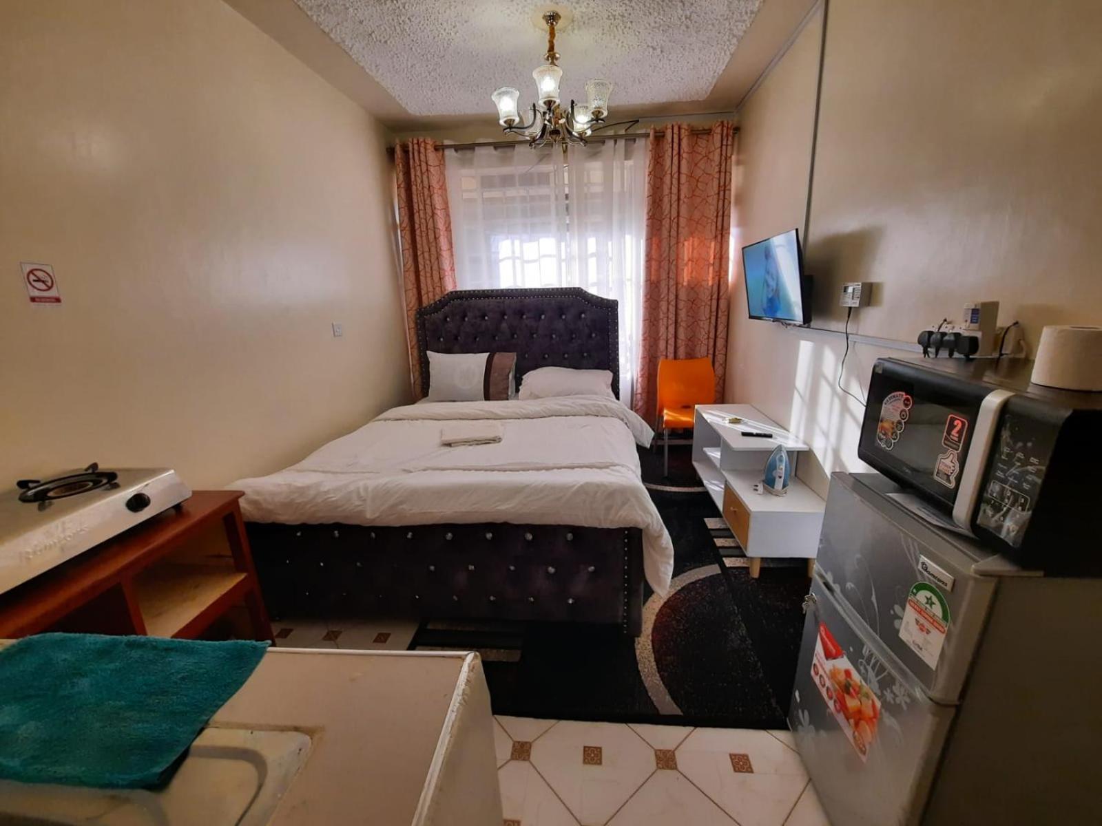 Studio Apartment with Balcony photo 1