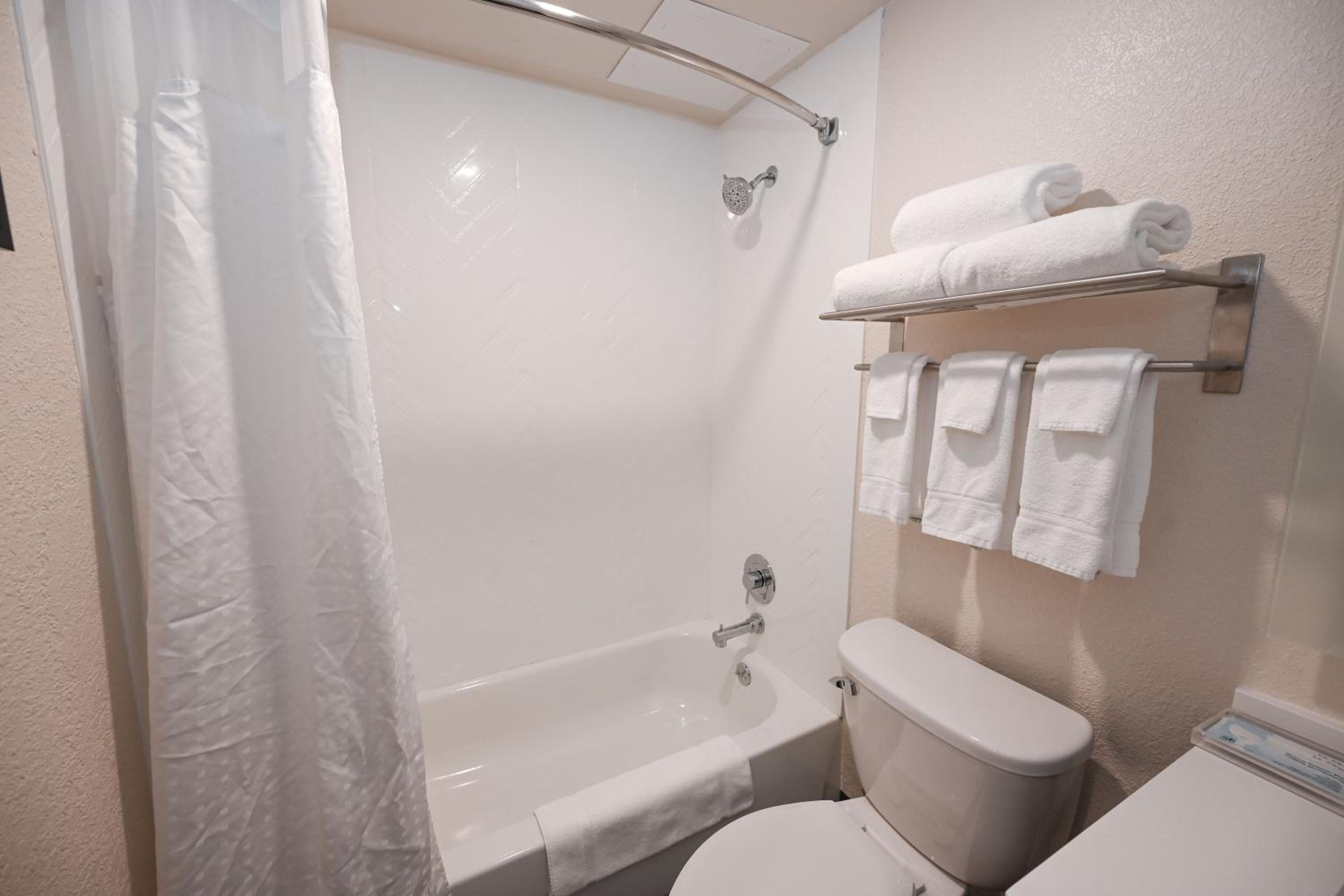 Standard King Room - Photo 2