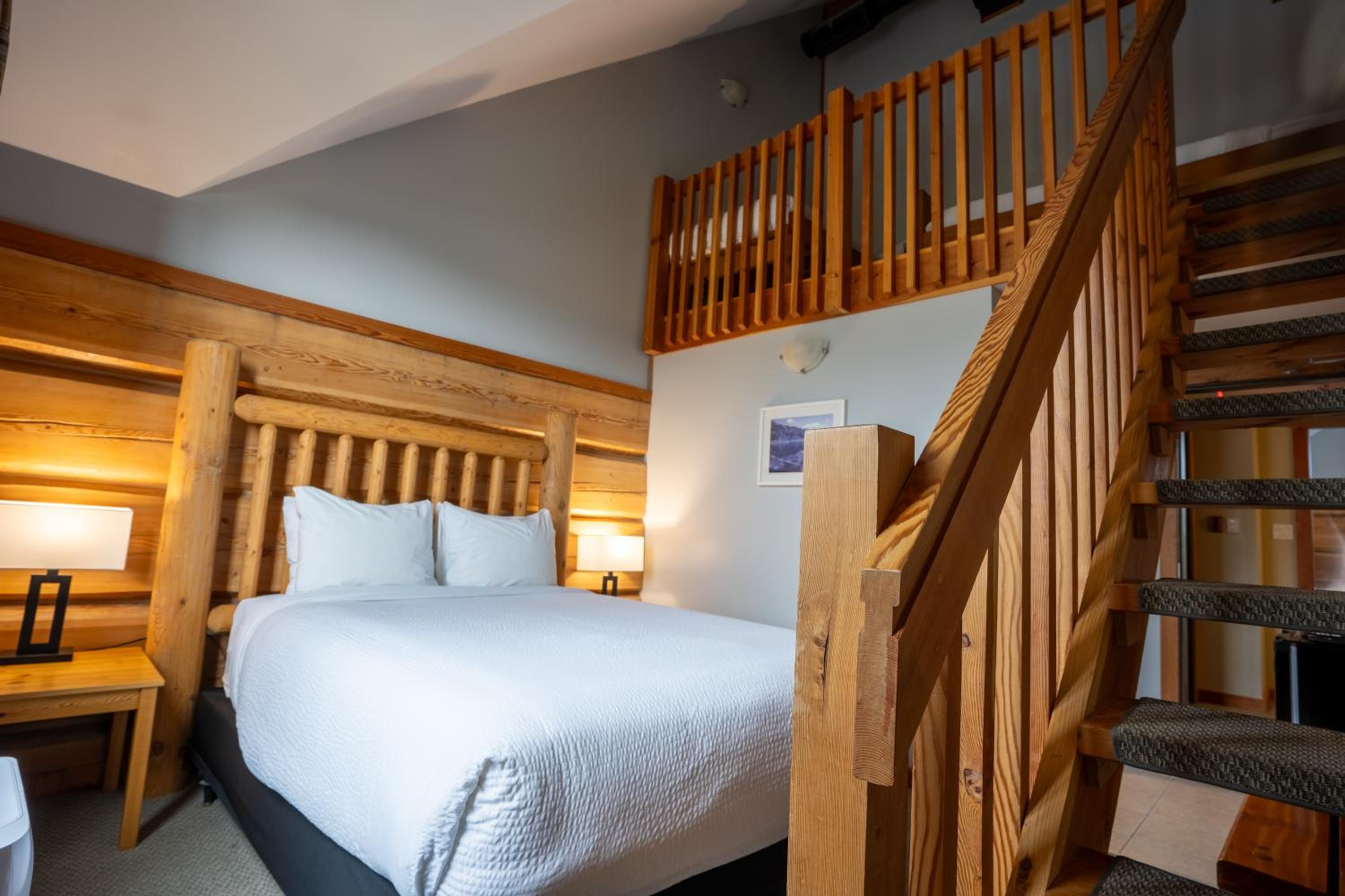 Queen Loft with Two Single Beds photo 1