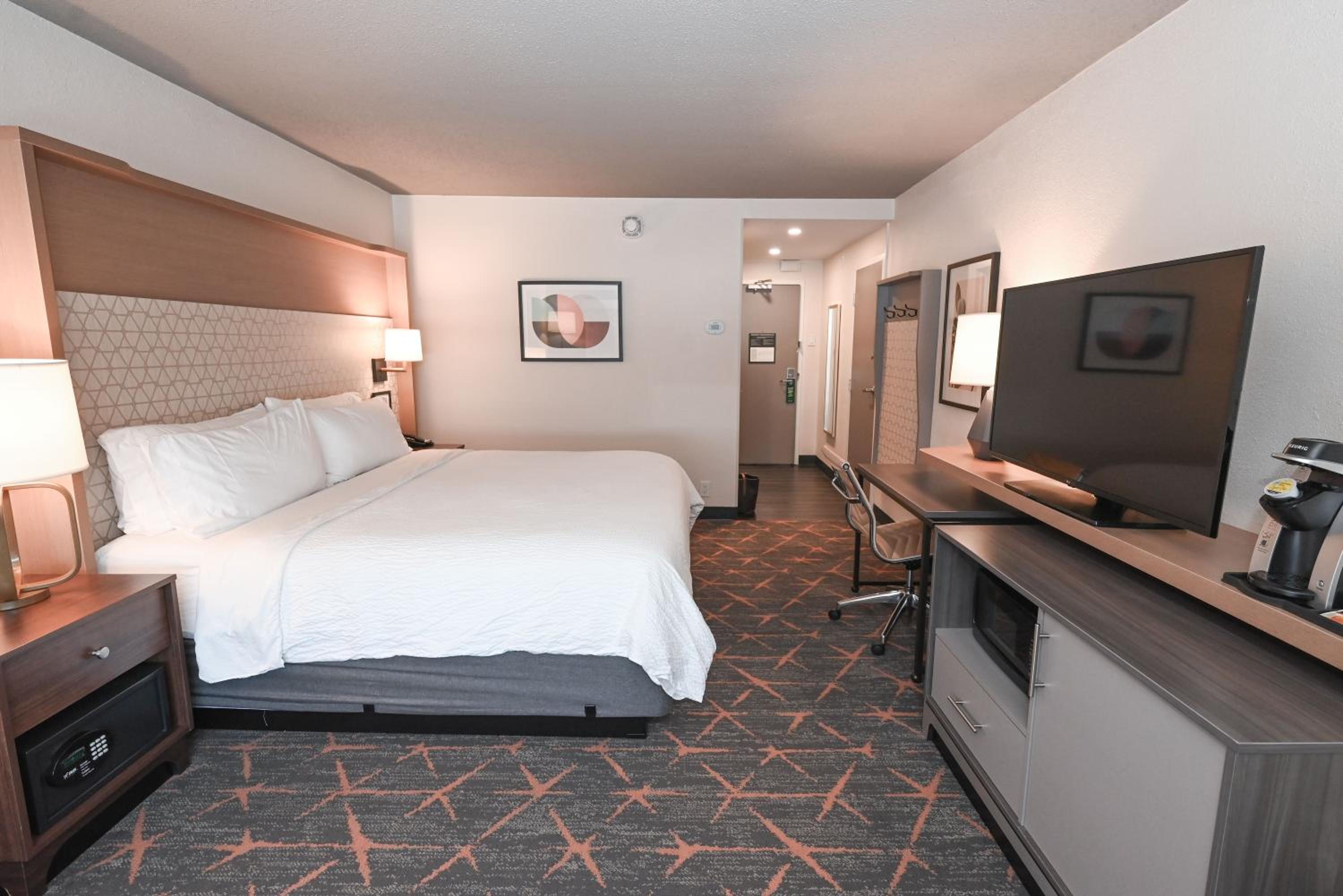 Standard King Room - Photo 1
