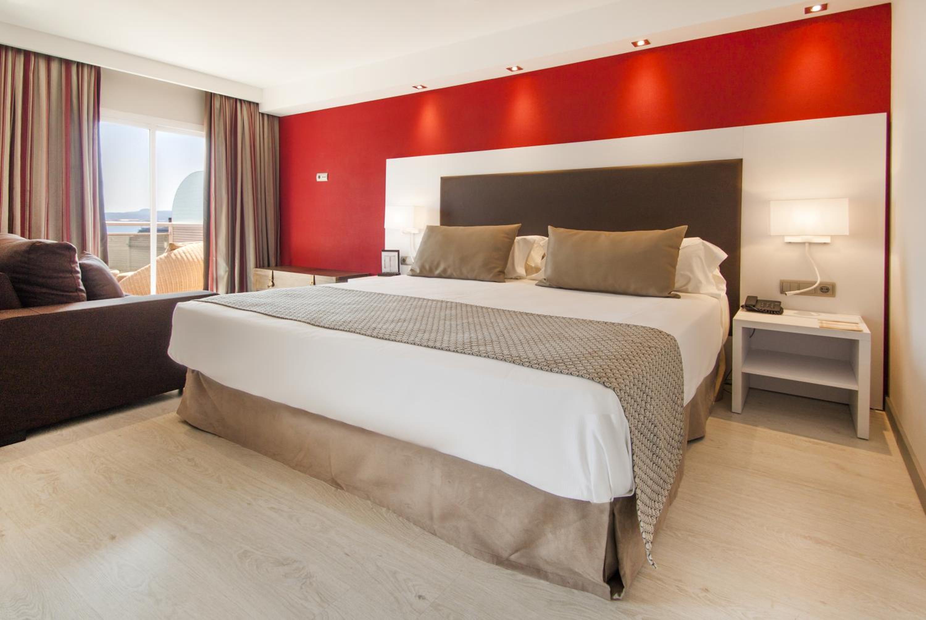 Junior Suite with Private Pool and Sea View - Photo 1