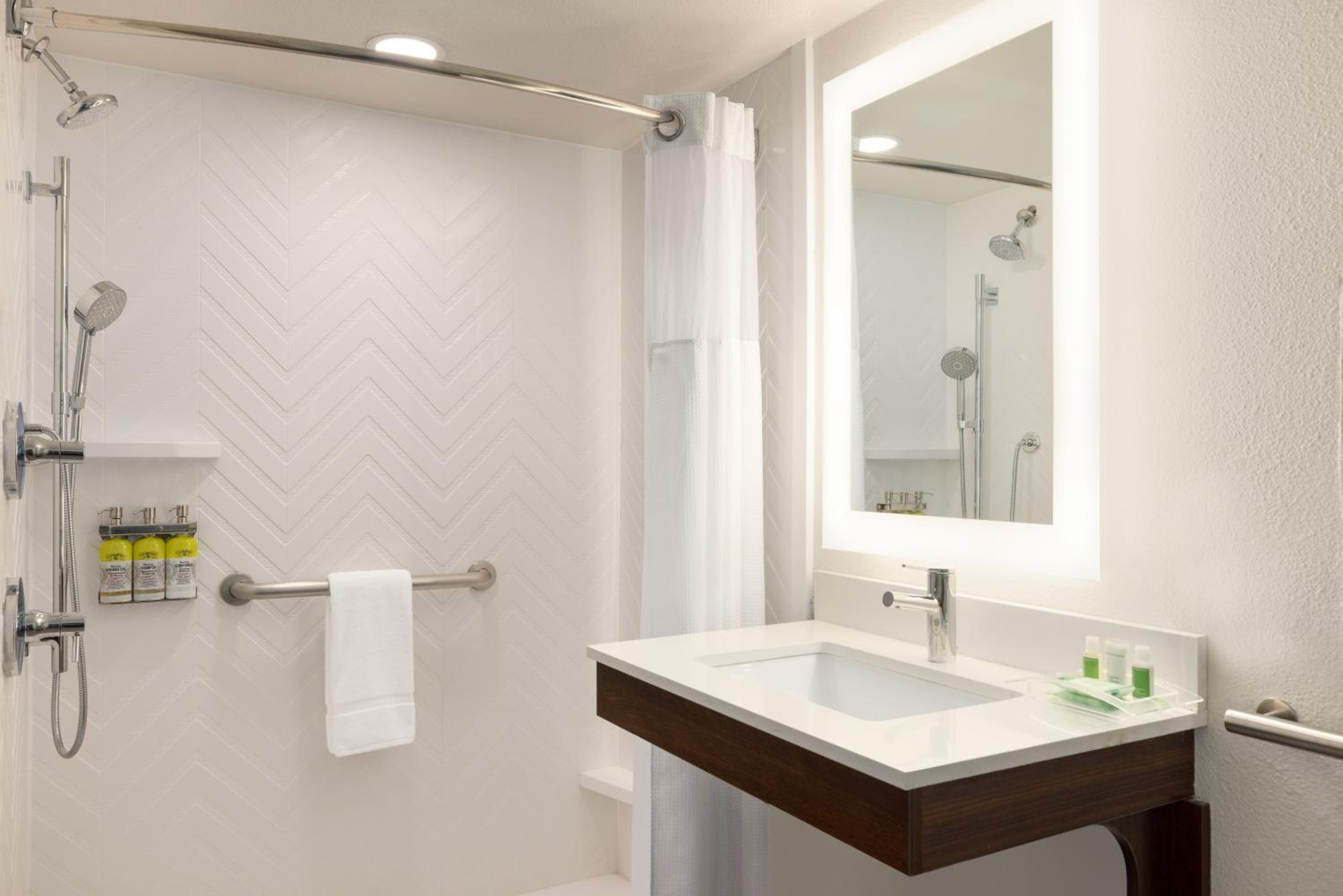 Queen Room with Two Queen Beds and Roll-In Shower - Mobility and Hearing Access - Photo 4