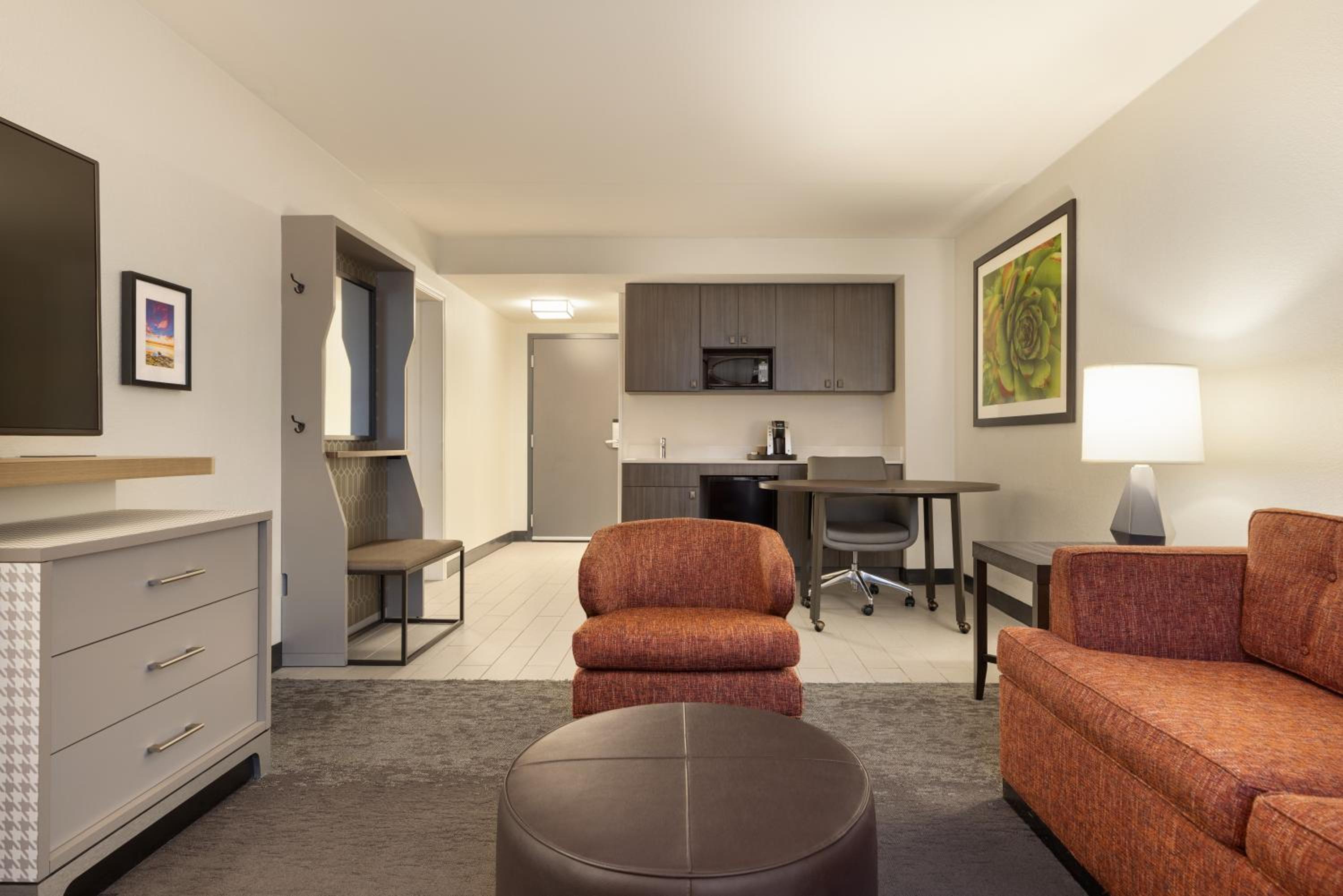 Two Room Queen Suite with Two Queen Beds - Photo 6