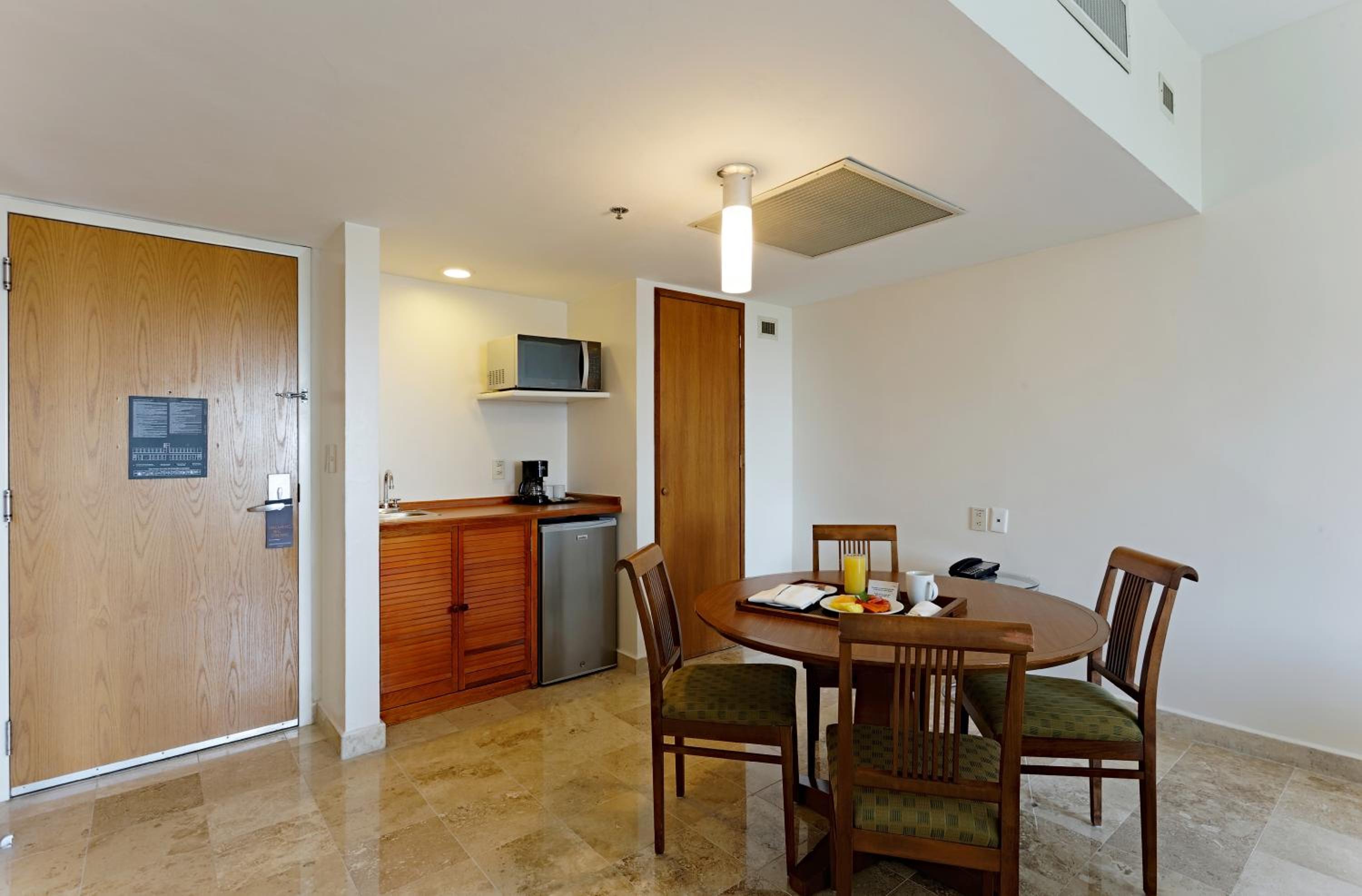 Junior King Suite - Photo 9