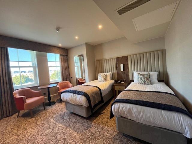 Standard Twin Room - Photo 15