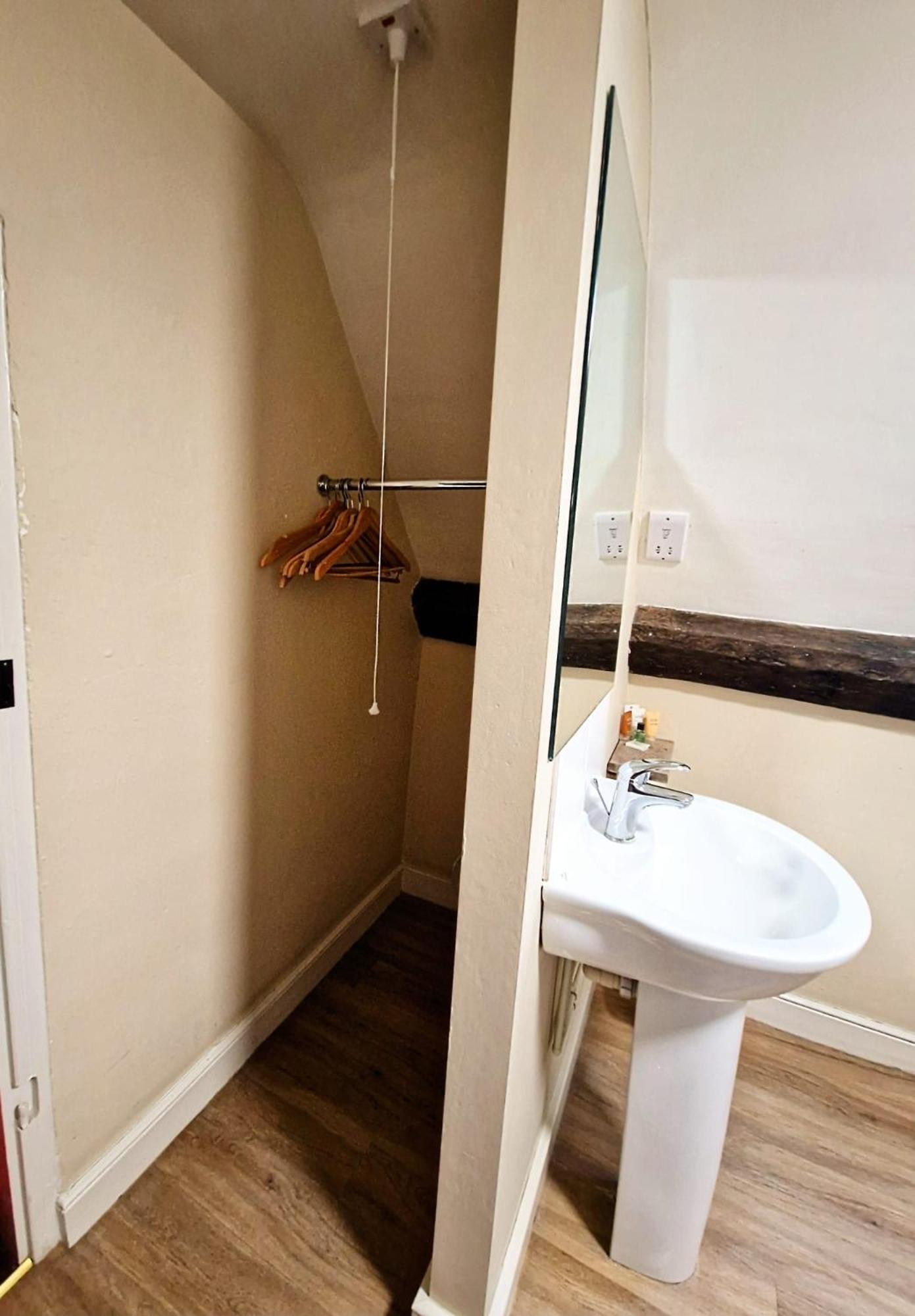 Double Room - Photo 2