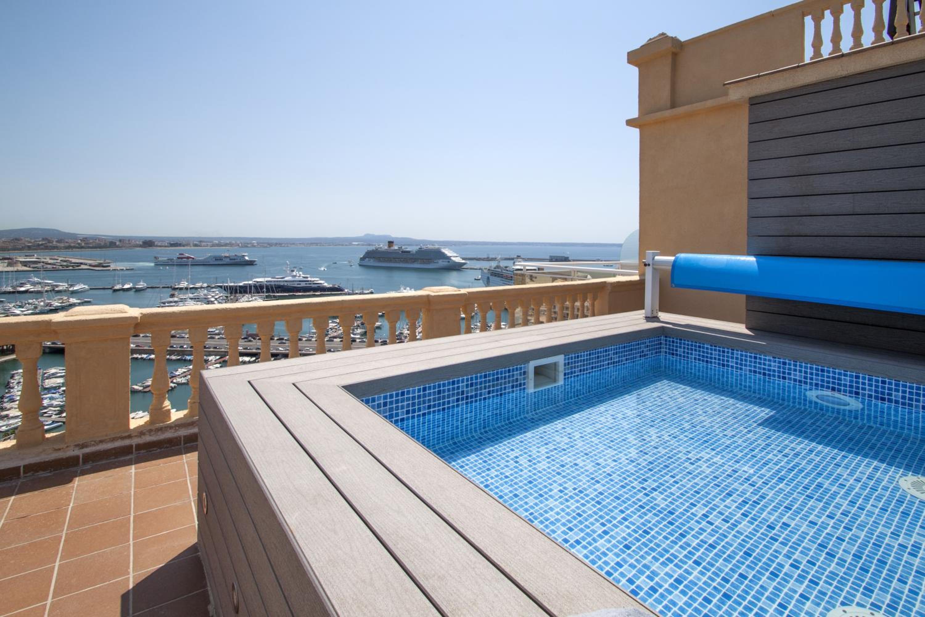 Junior Suite with Private Pool and Sea View - Photo 6