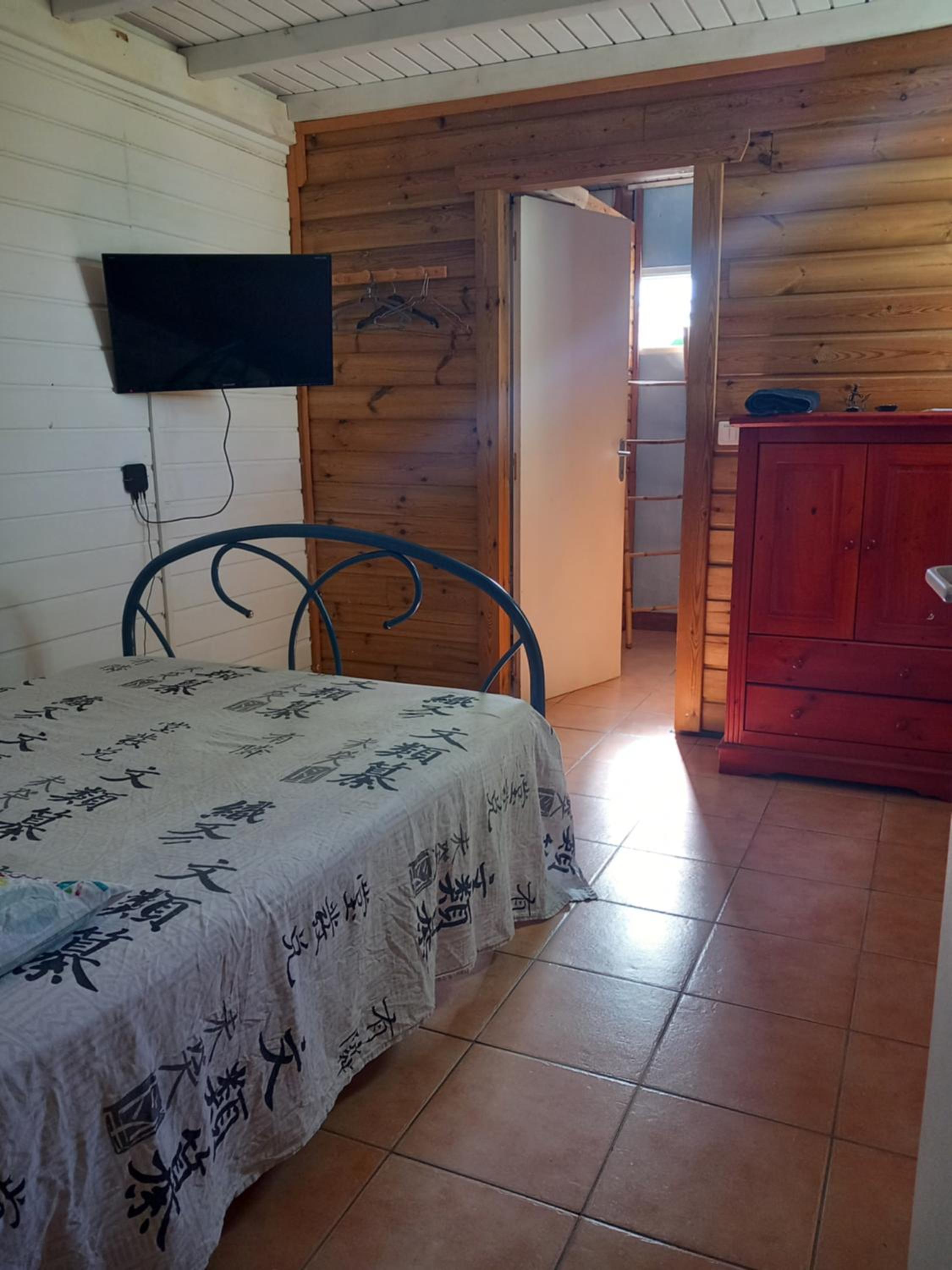 Three-Bedroom Apartment - Photo 4
