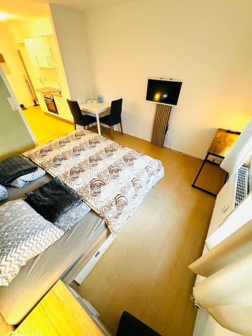One-Bedroom Apartment photo 1