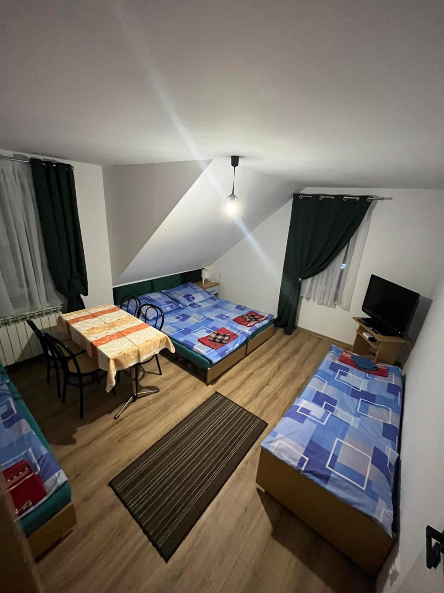 Economy Quadruple Room with Shared Bathroom photo 3
