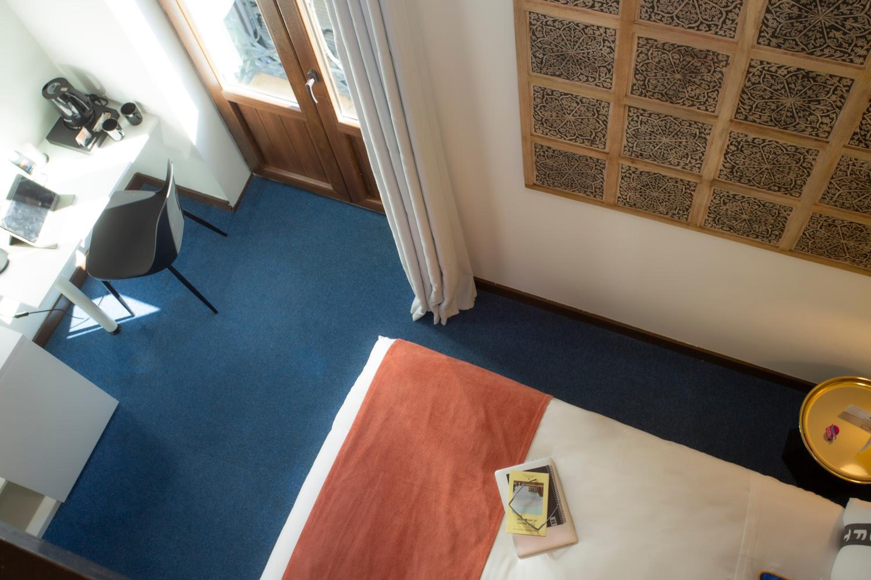Triple Room with Balcony - Photo 28