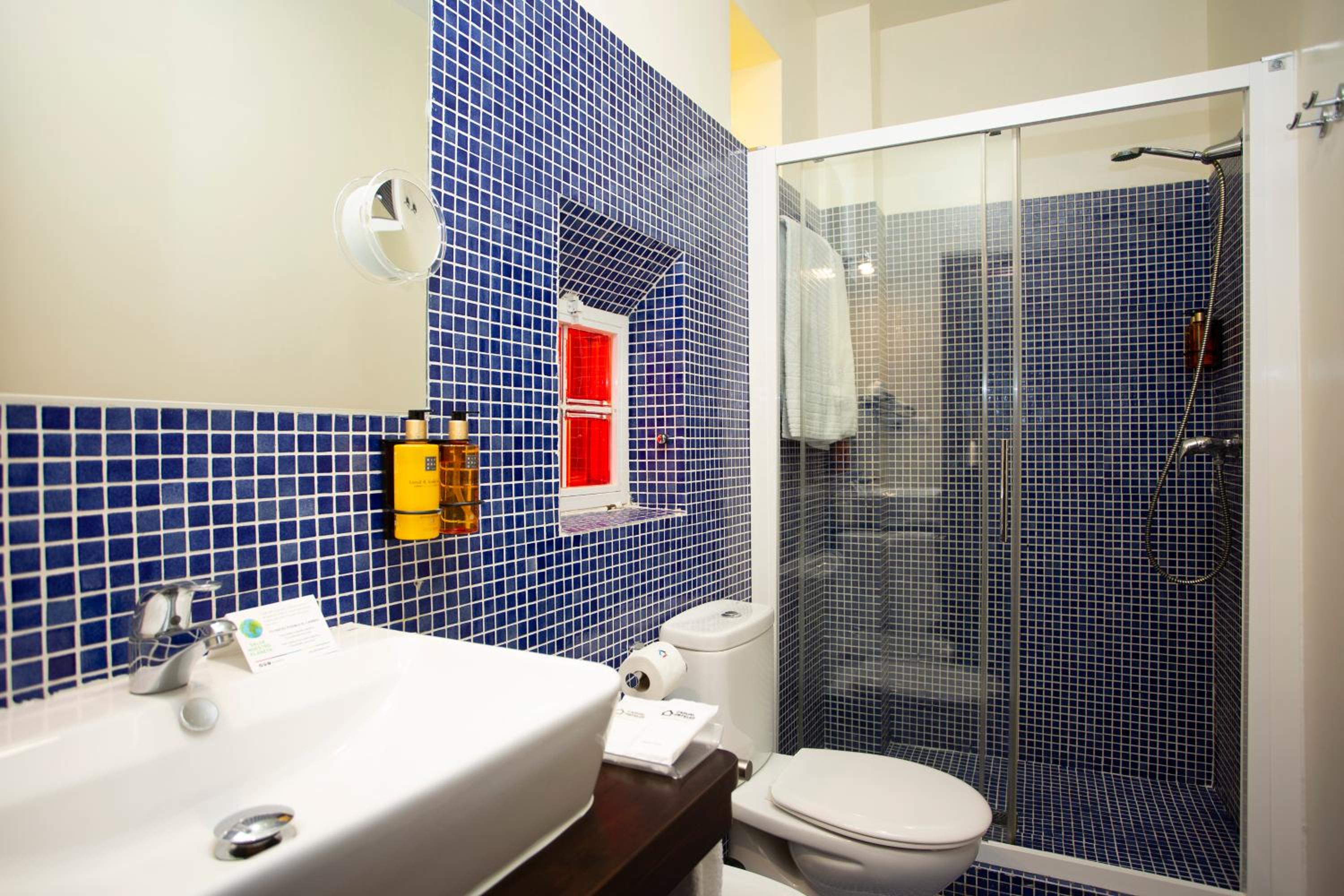 Double Room - Photo 10