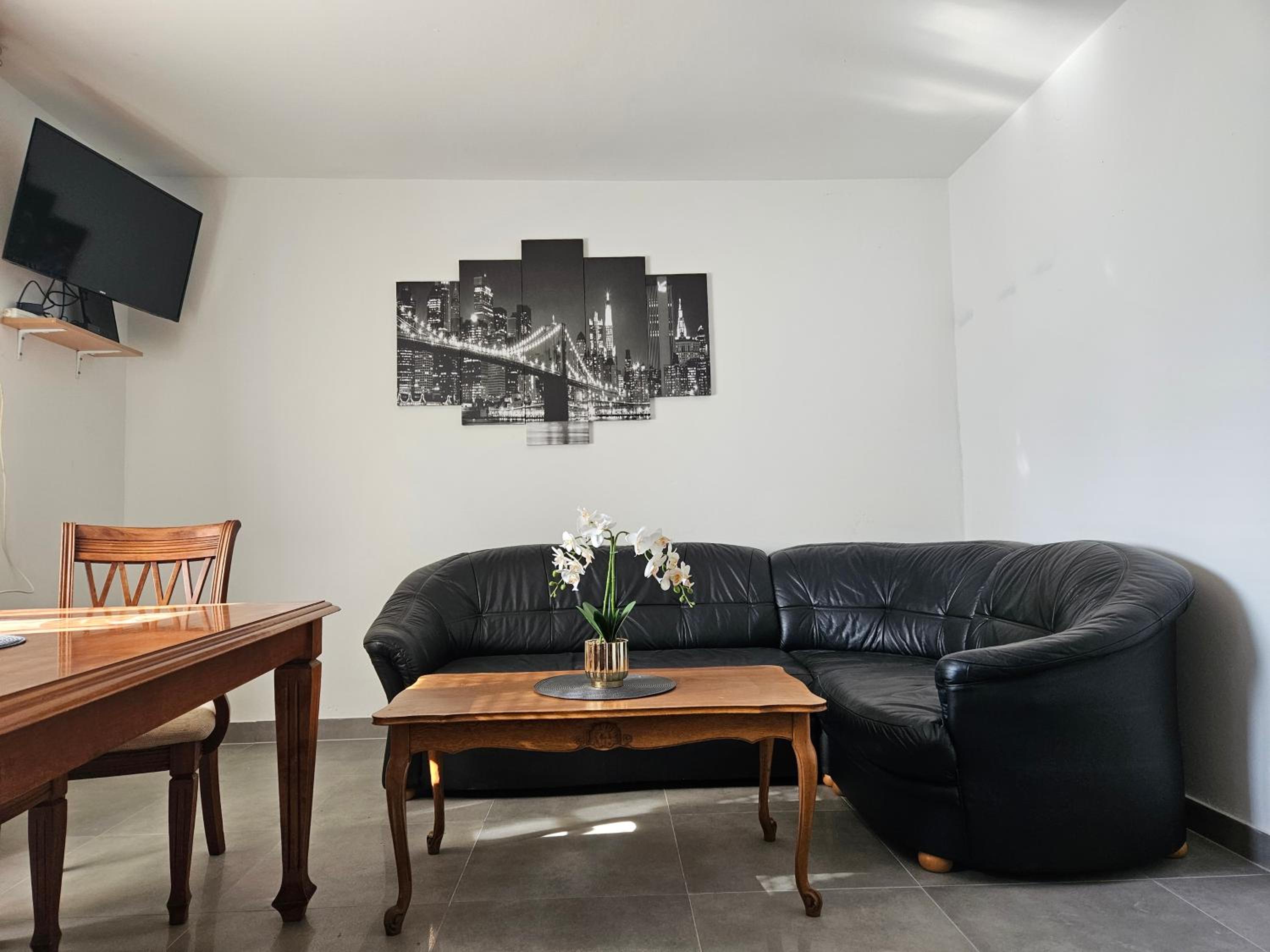 Three-Bedroom Apartment photo 1