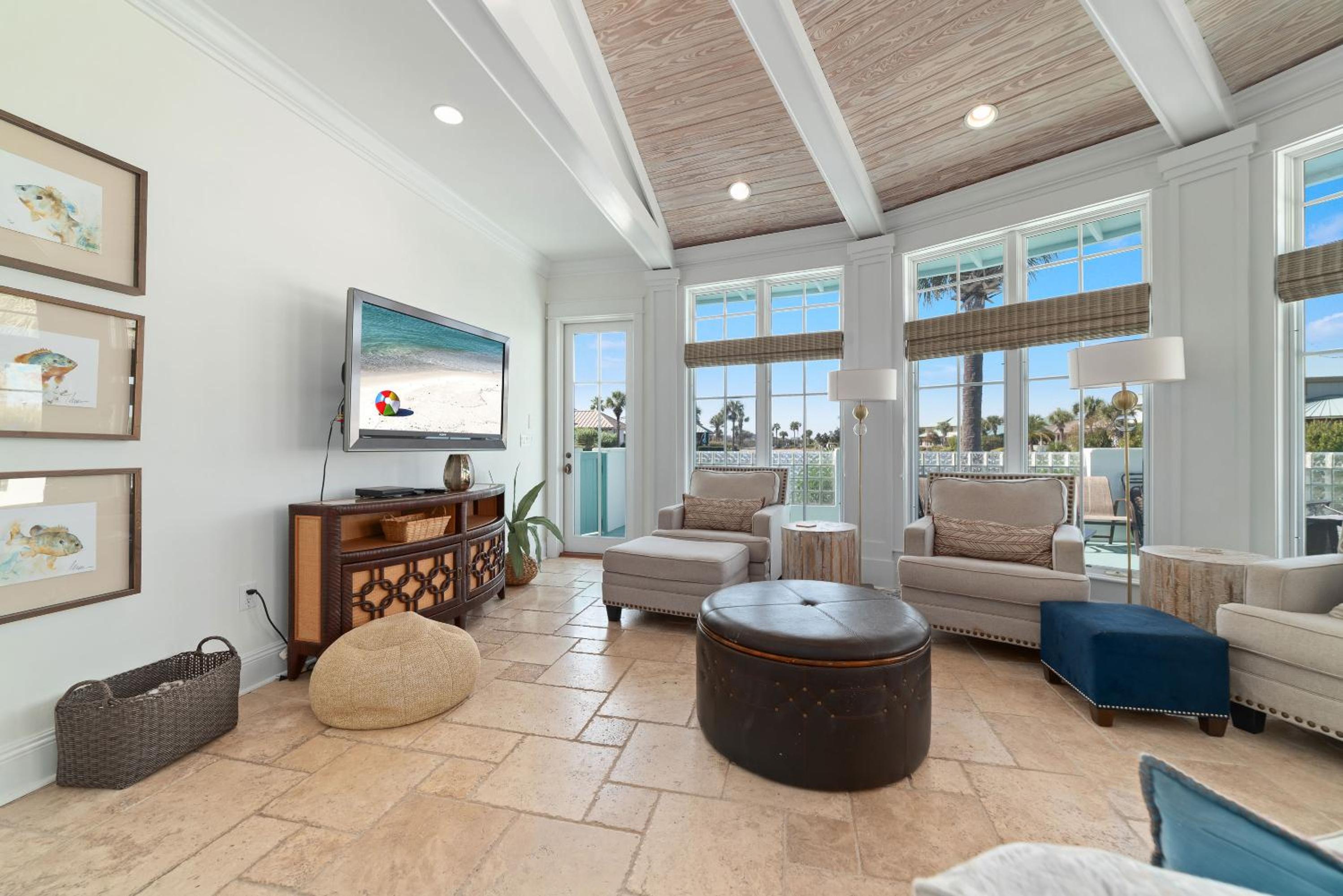 Five-Bedroom House photo 1