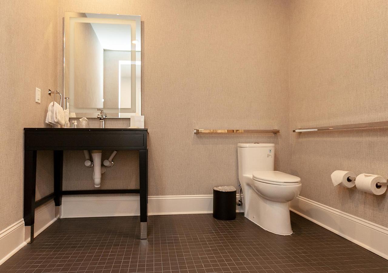 Superior King Suite photo 3